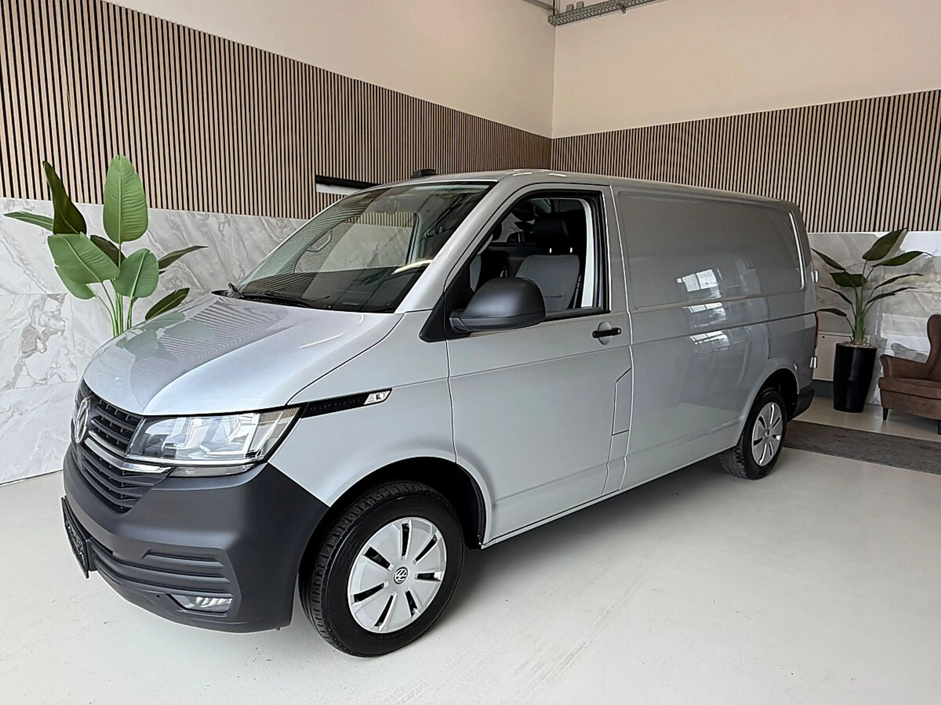 Volkswagen T6.1 Transporter KR Flügel DSG AHK abnehmbar Fernlichtassistent ... — photo 4