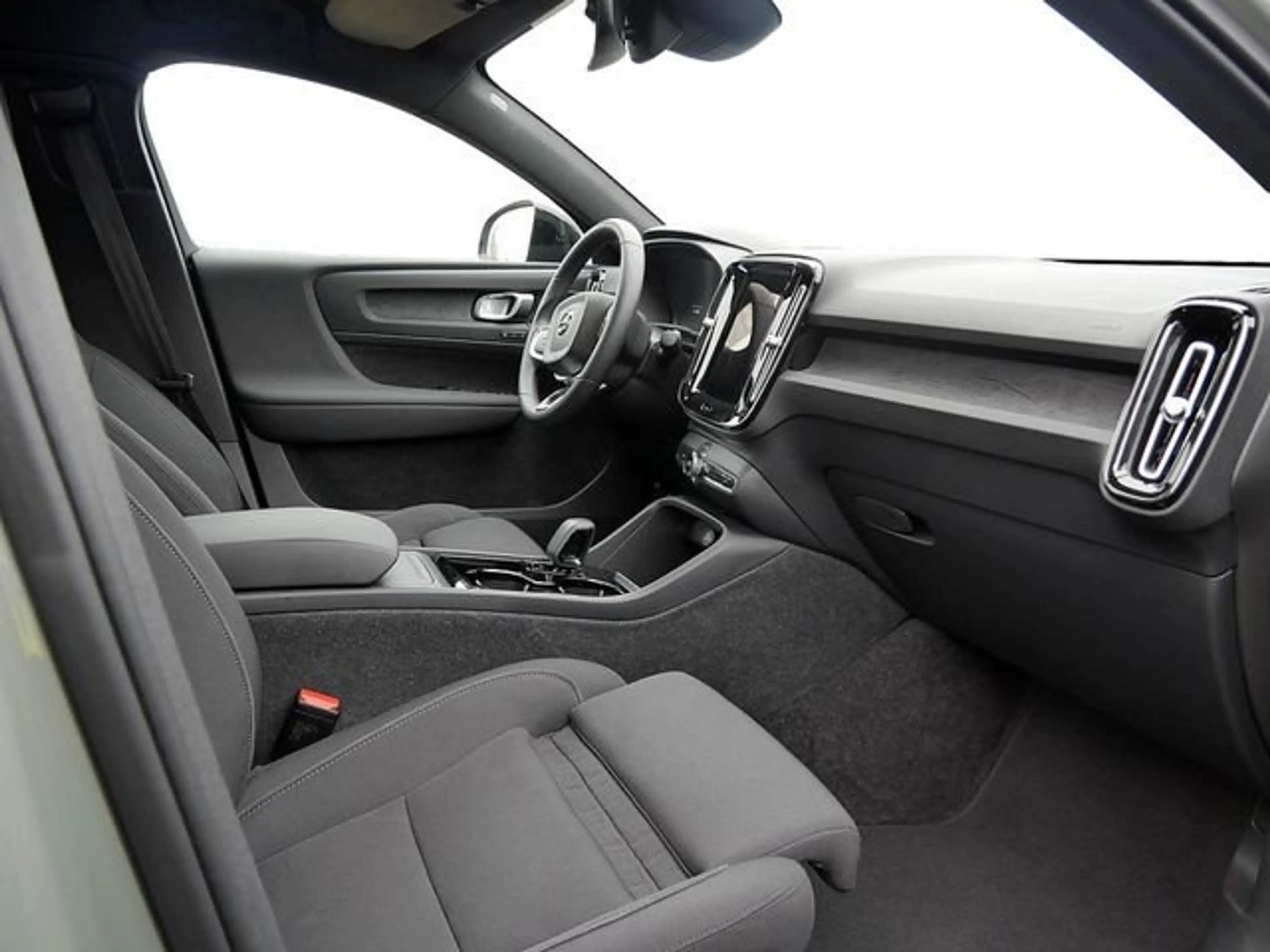 Volvo C40 Ultimate Recharge Pure Electric 2WD ACC PANO — photo 6