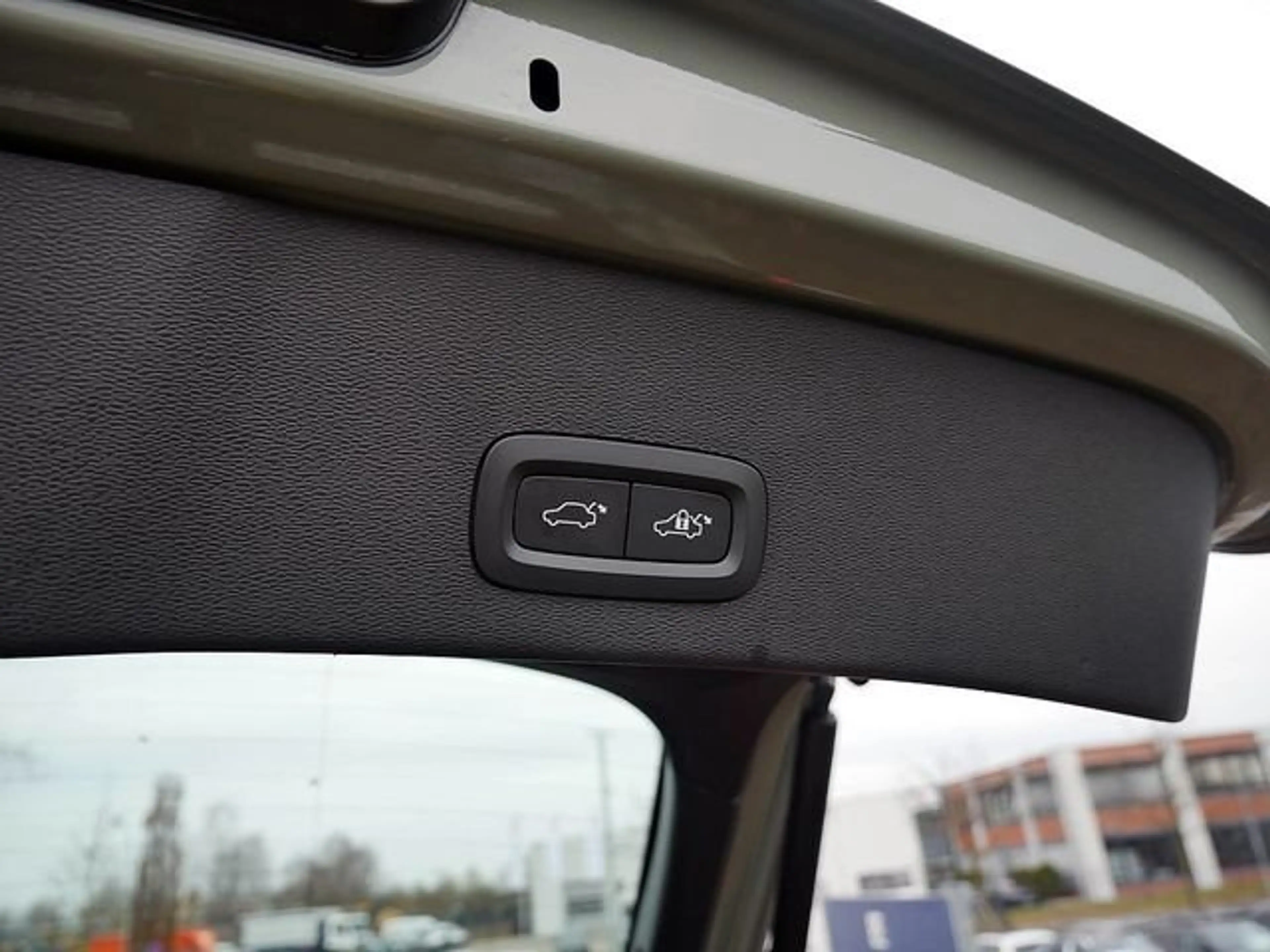 Volvo C40 Ultimate Recharge Pure Electric 2WD ACC PANO — photo 11