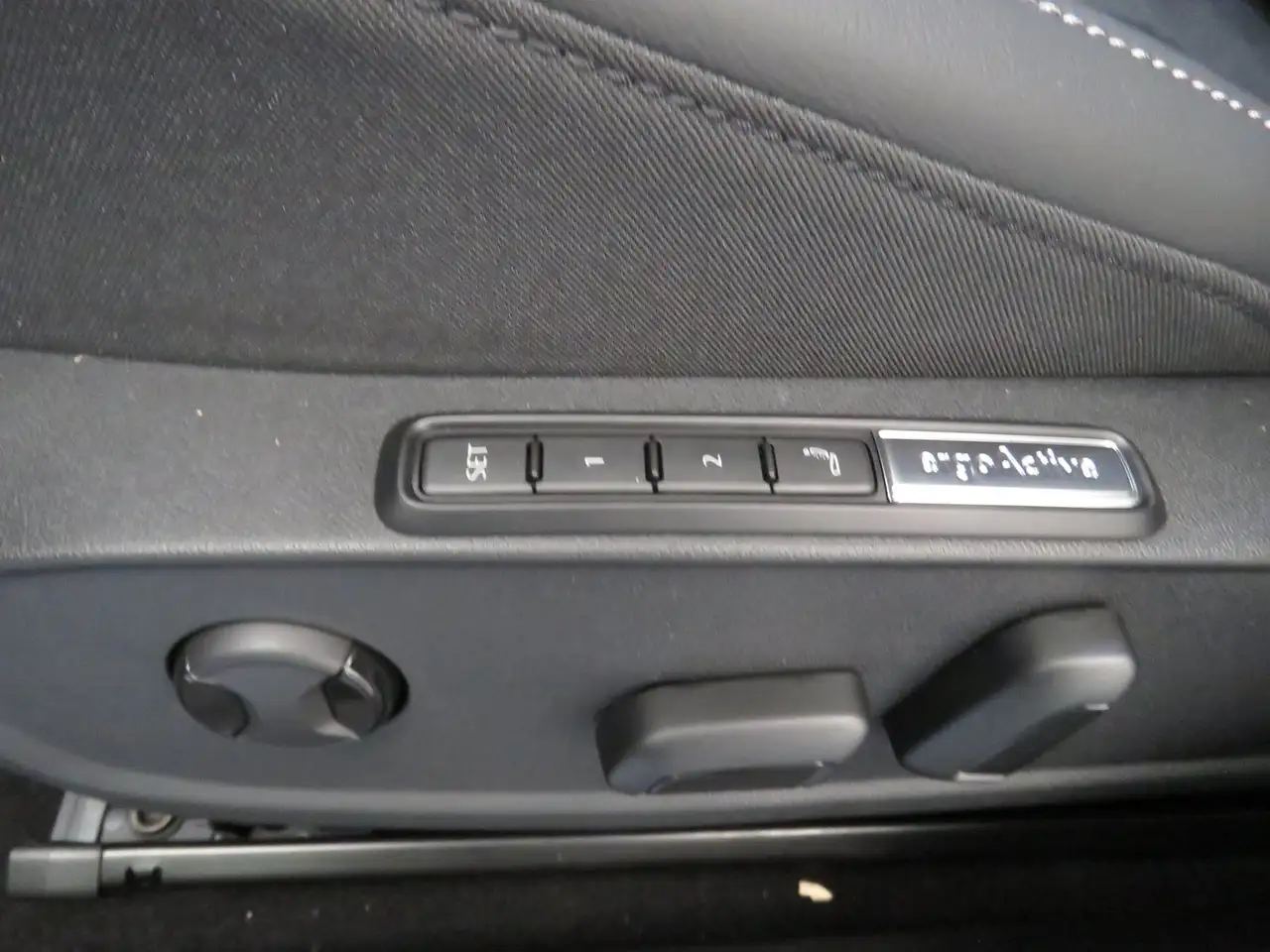 Volkswagen Golf Rabbit TSI 9