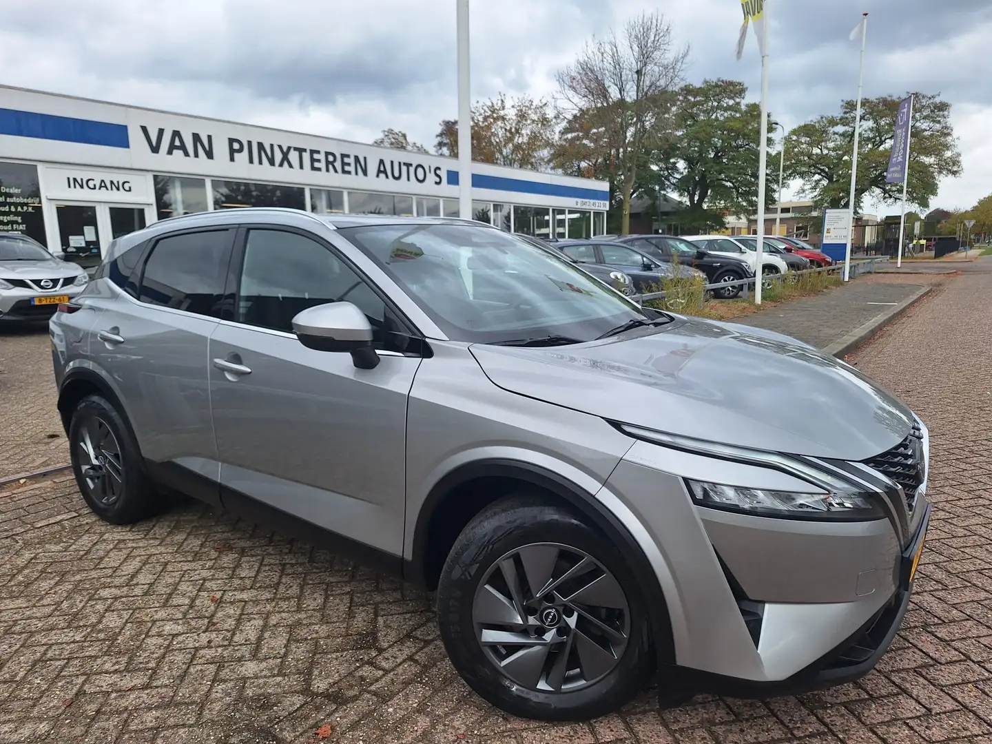 Nissan Qashqai 1.3 MHEV Acenta 12x OP VOORRAAD Grijs - 1