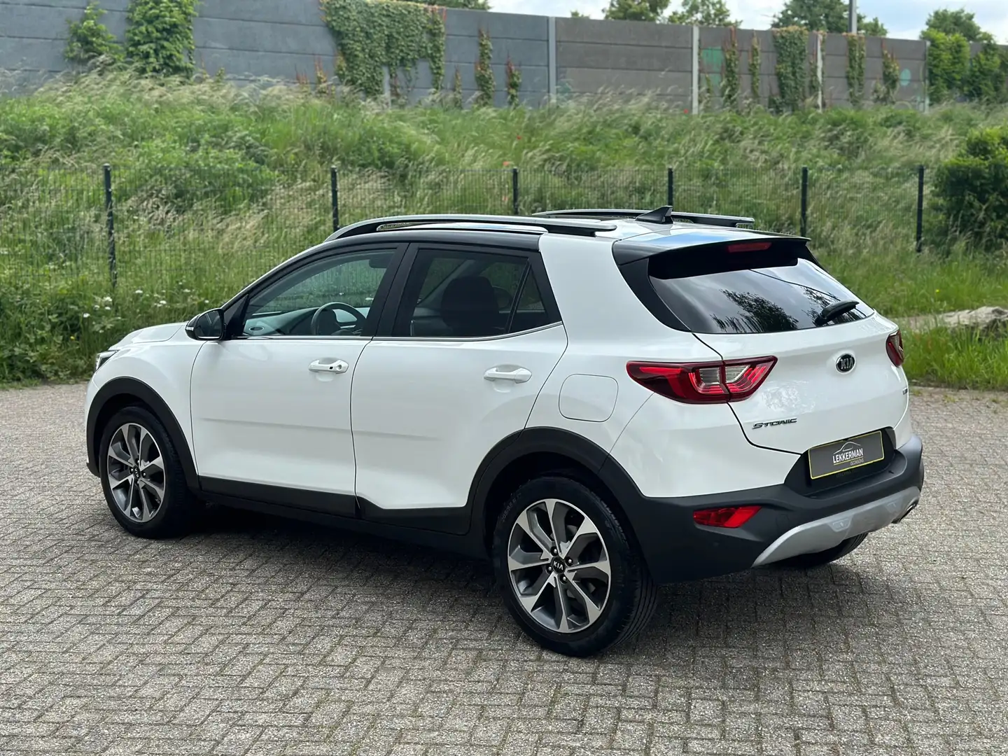 Kia Stonic 1.0 T-GDi ExecutiveLine AUTOMAAT I CAMERA I NAVI I Wit - 2