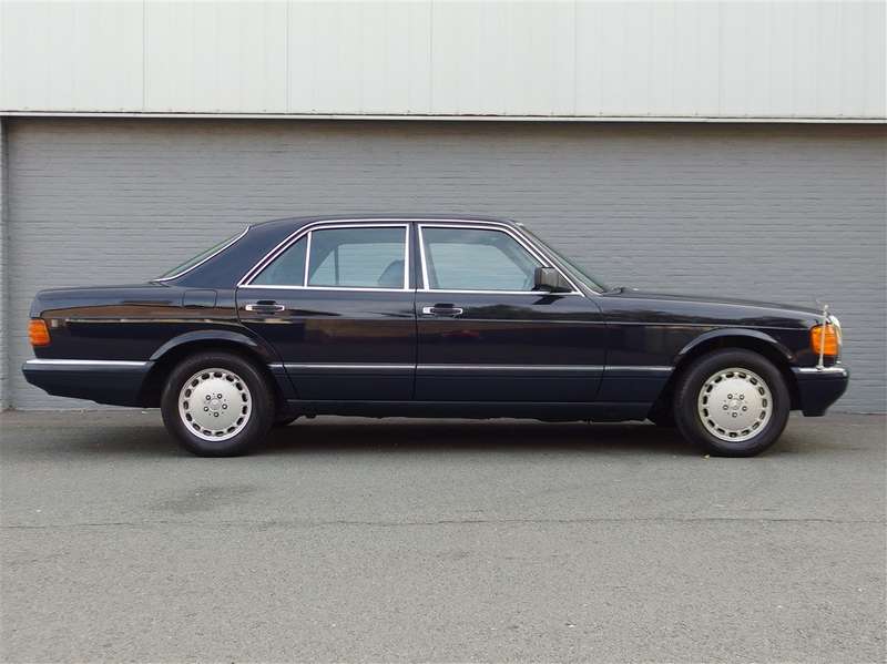 Mercedes-Benz S 300 schitterende W126 uit Japan