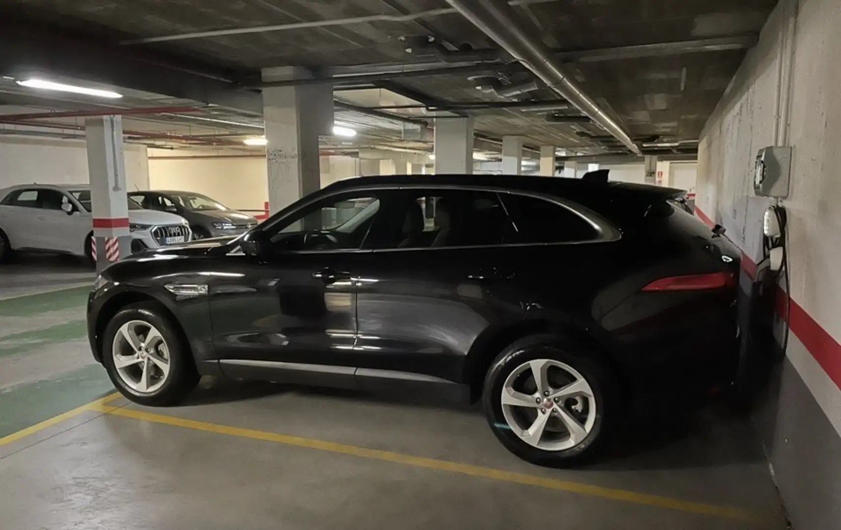 Jaguar F-Pace 2.0i4D Prestige Aut. AWD 180 - 2