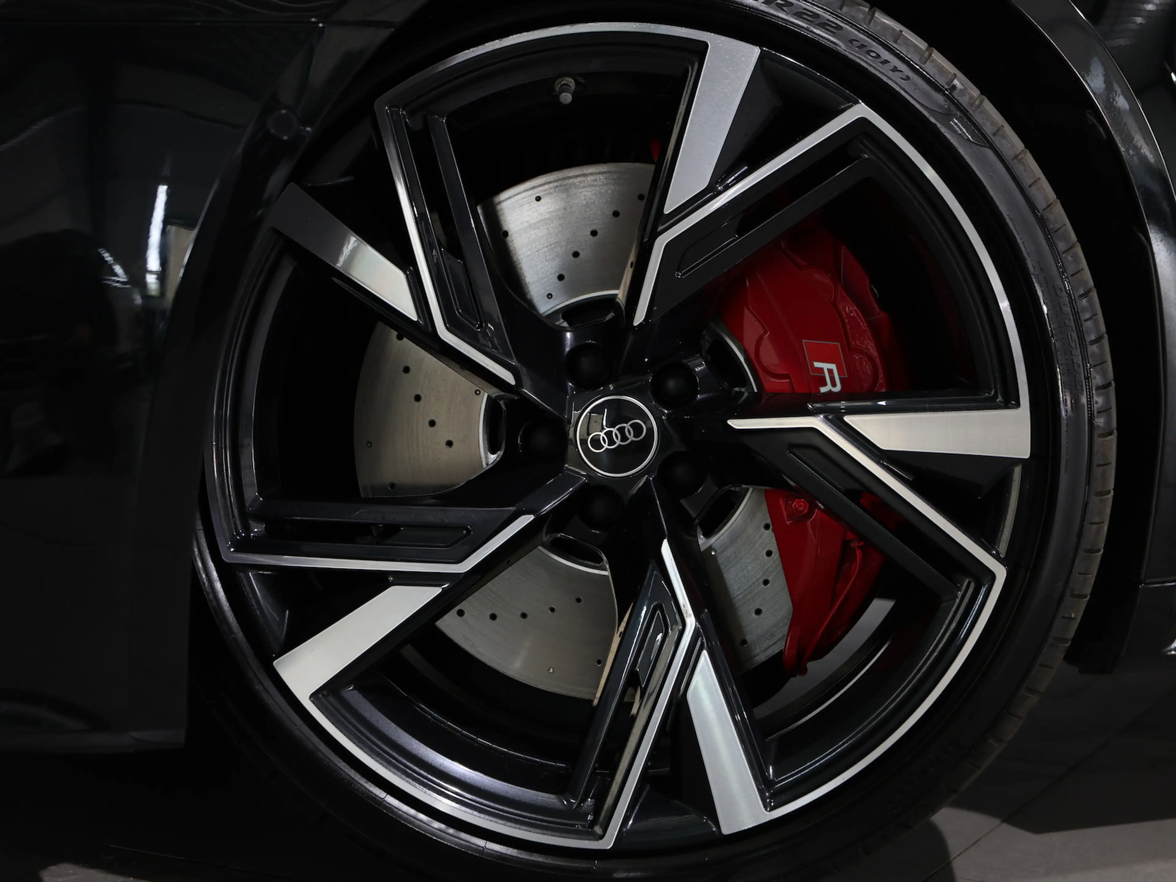 Audi RS6 Avant 4.0 TFSI Q BLACK+EXCLUSIVE / PANORAMA — photo 8