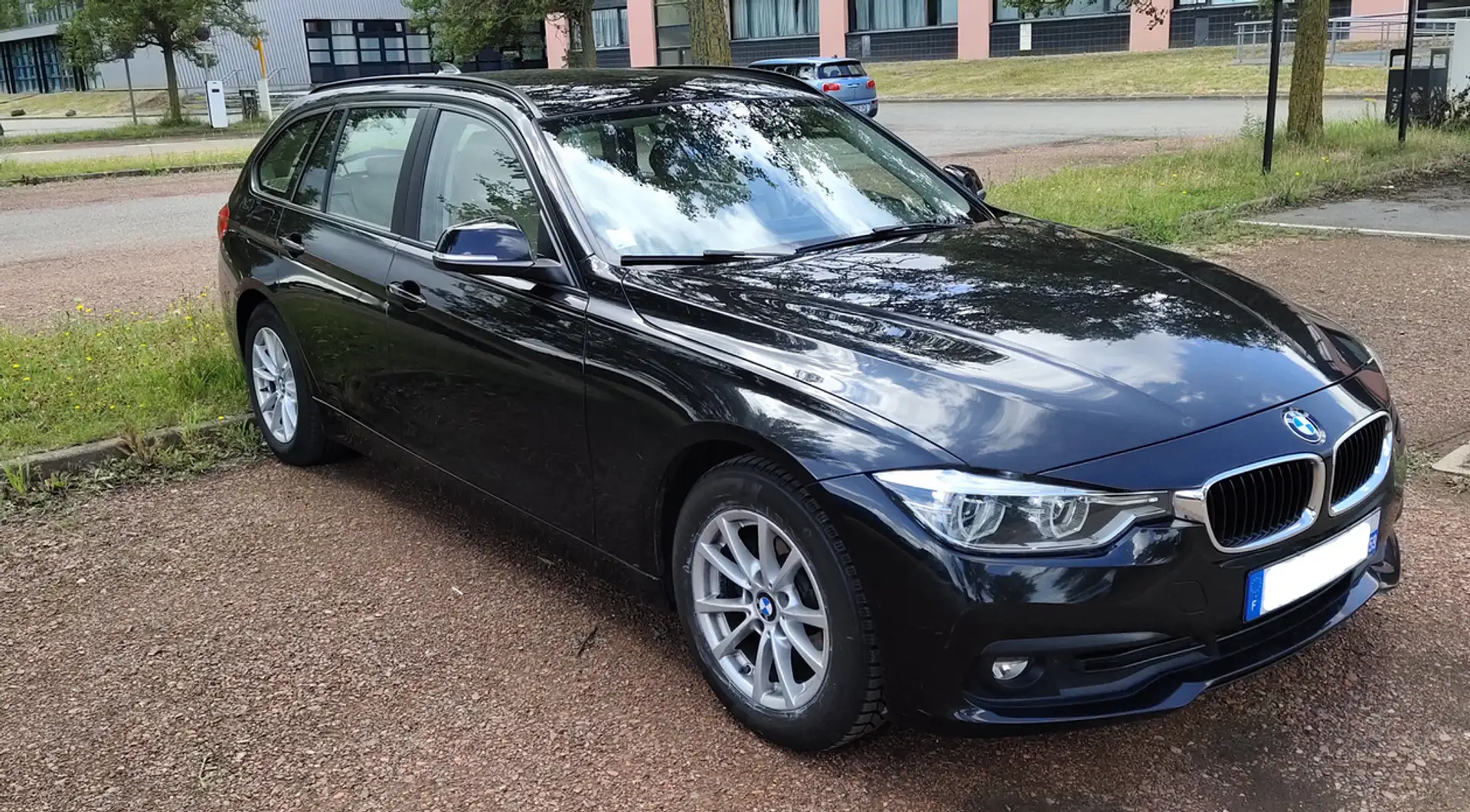BMW 318 Touring 318d 150 ch Lounge Noir - 1