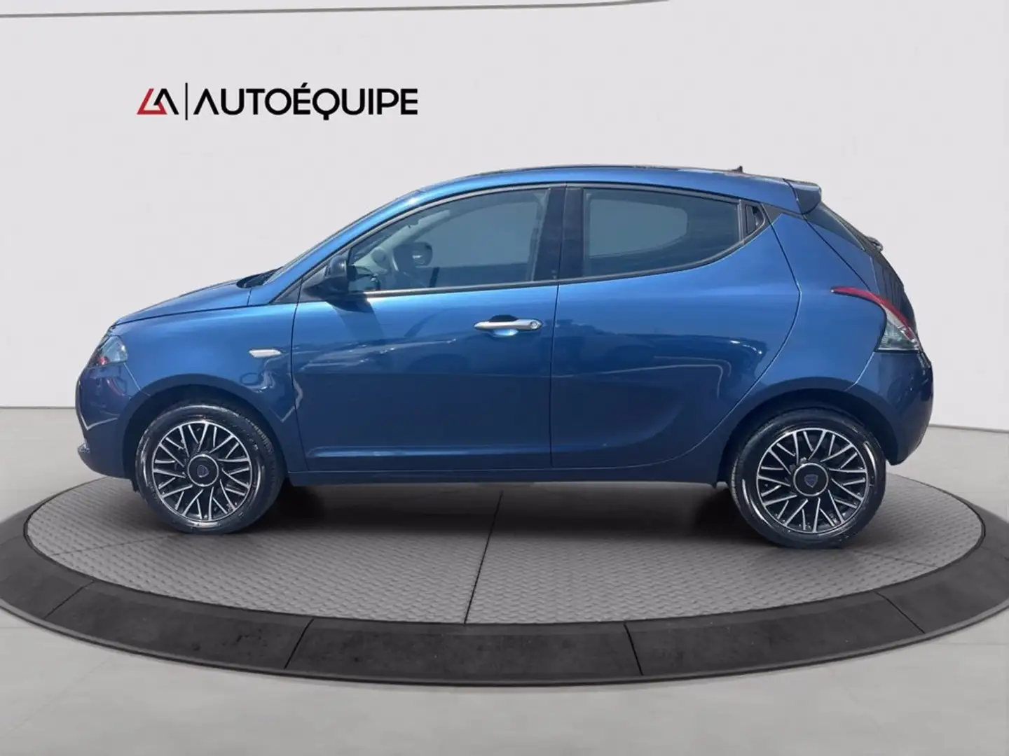 Lancia Ypsilon 1.0 firefly hybrid Platino s&s 70cv Bianco - 2