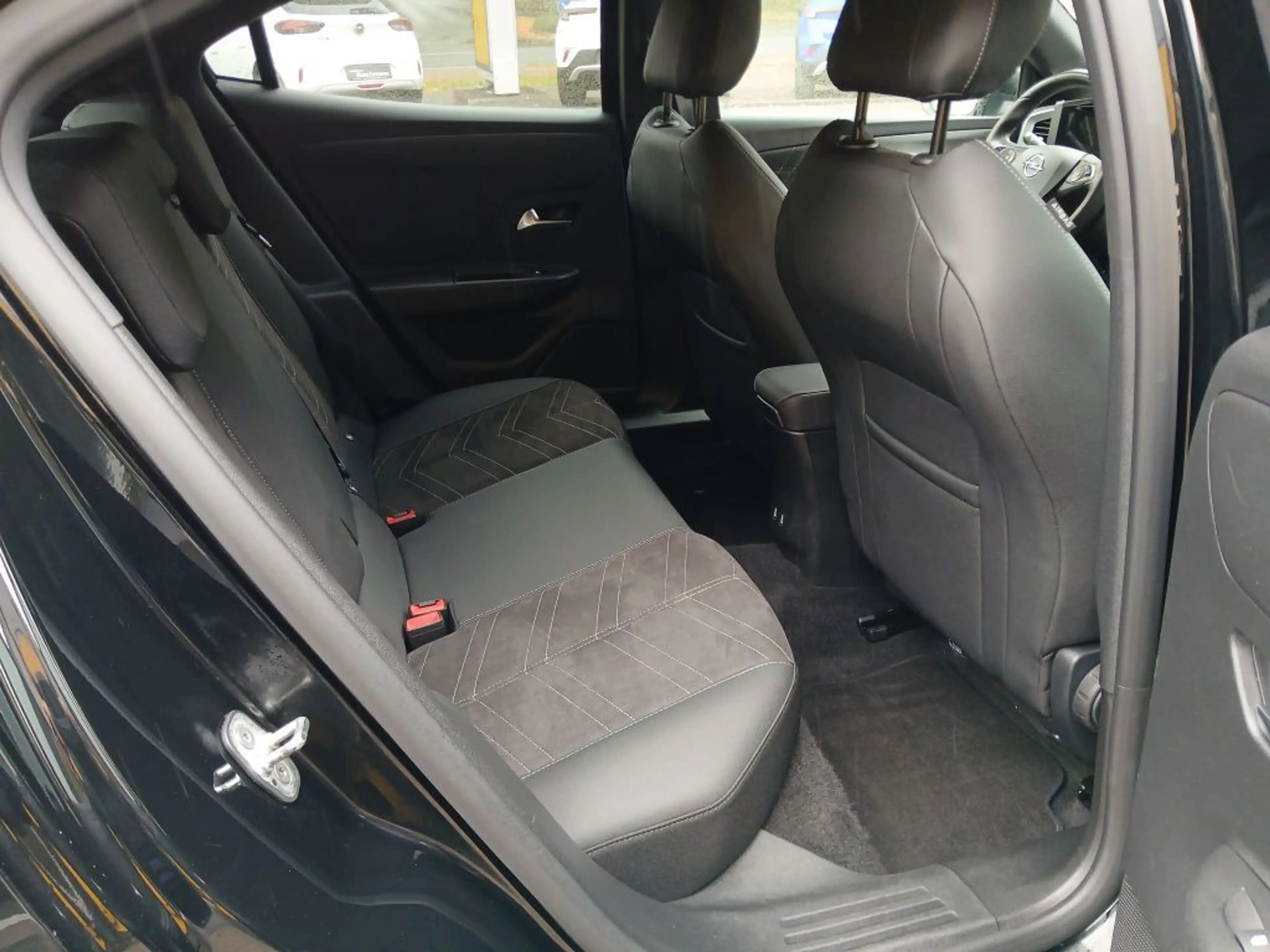 Opel Mokka-E Ultimate +NAVI+Active Drive Assist Plus+ — photo 12