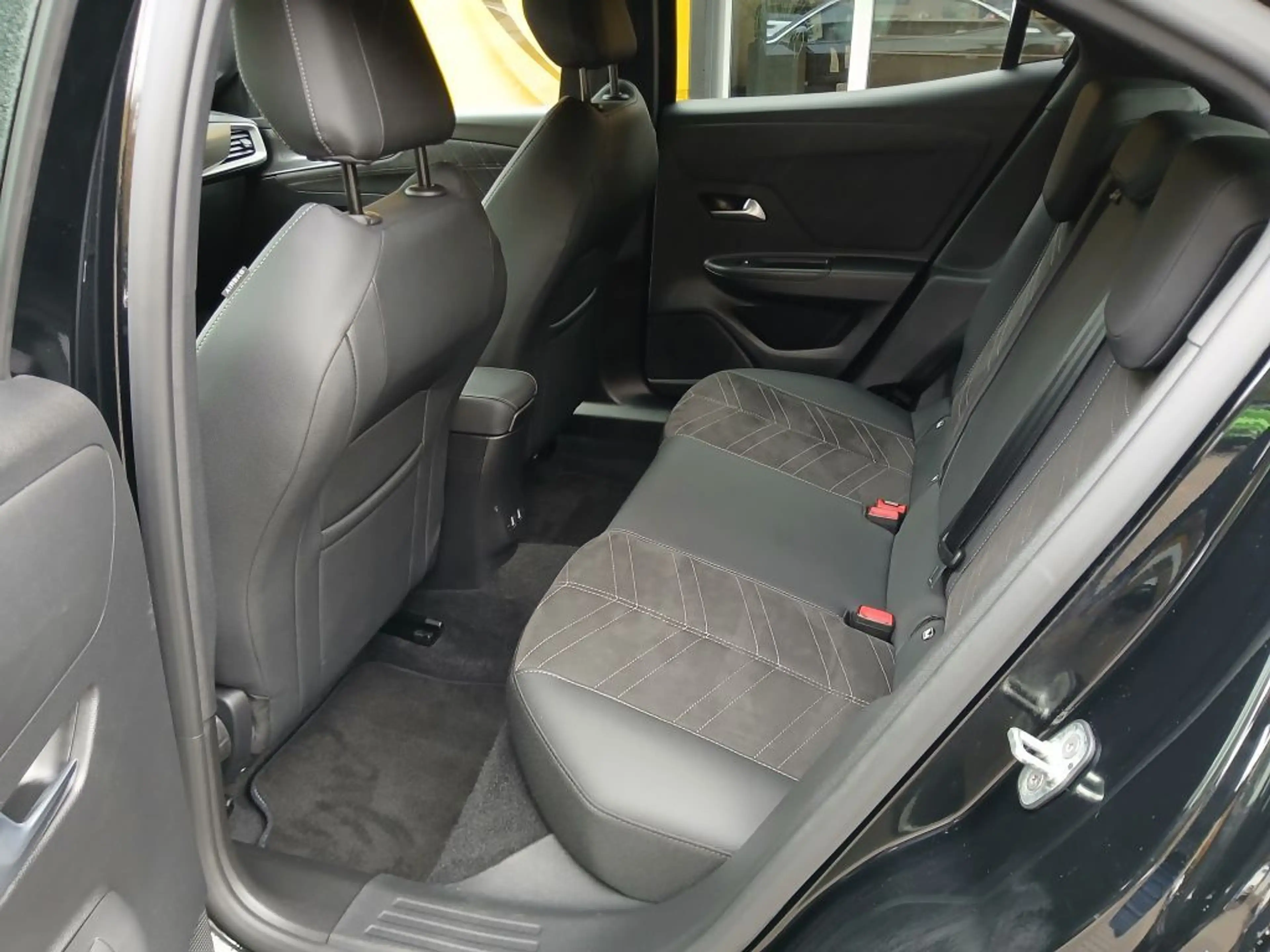 Opel Mokka-E Ultimate +NAVI+Active Drive Assist Plus+ — photo 13