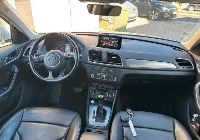 Audi Q3 view 5
