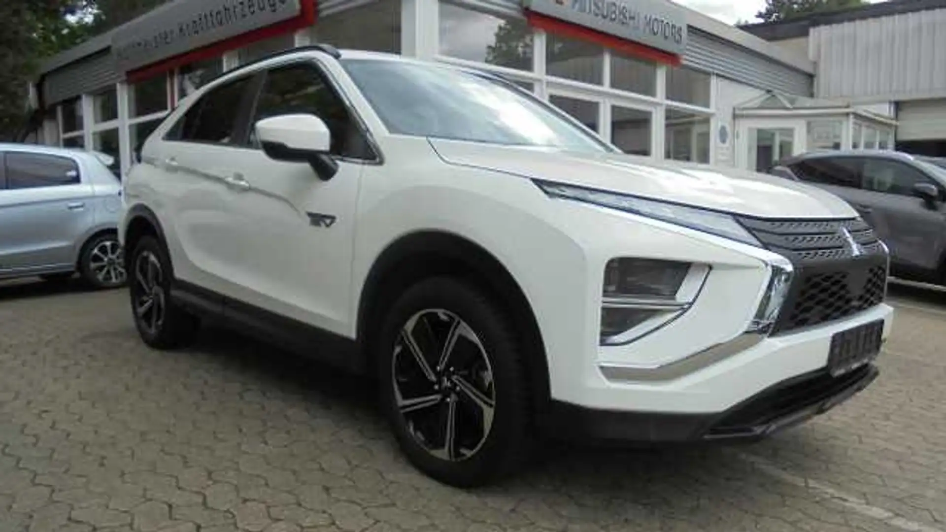 Mitsubishi Eclipse Cross Plug-in Hybrid BASIS 2.4 MIVEC 4WD Weiß - 2