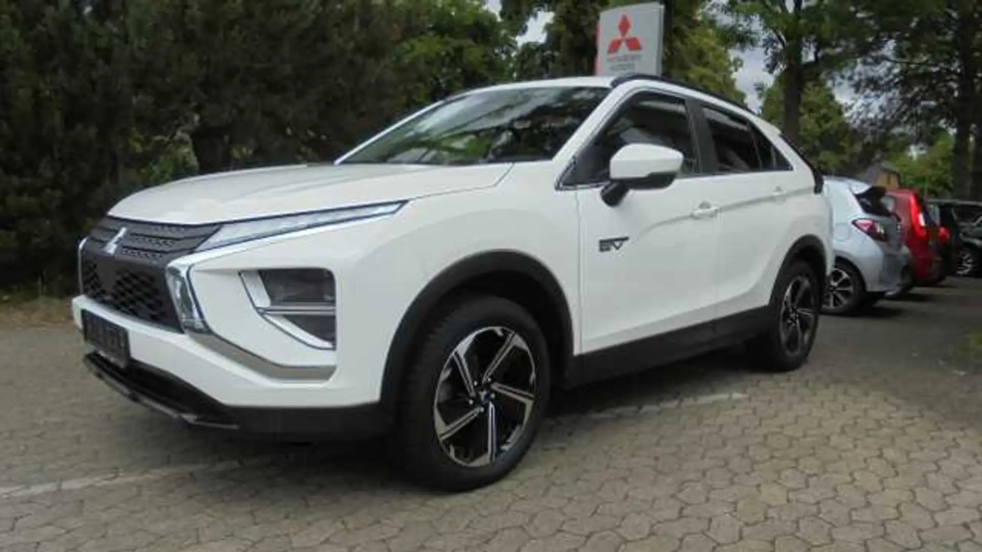 Mitsubishi Eclipse Cross Plug-in Hybrid BASIS 2.4 MIVEC 4WD Bianco - 1