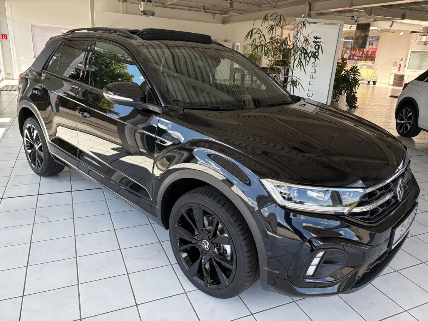 Volkswagen T-Roc R-Line, Panoramadach, Blackstyle, 19" Alu Zwart - 2