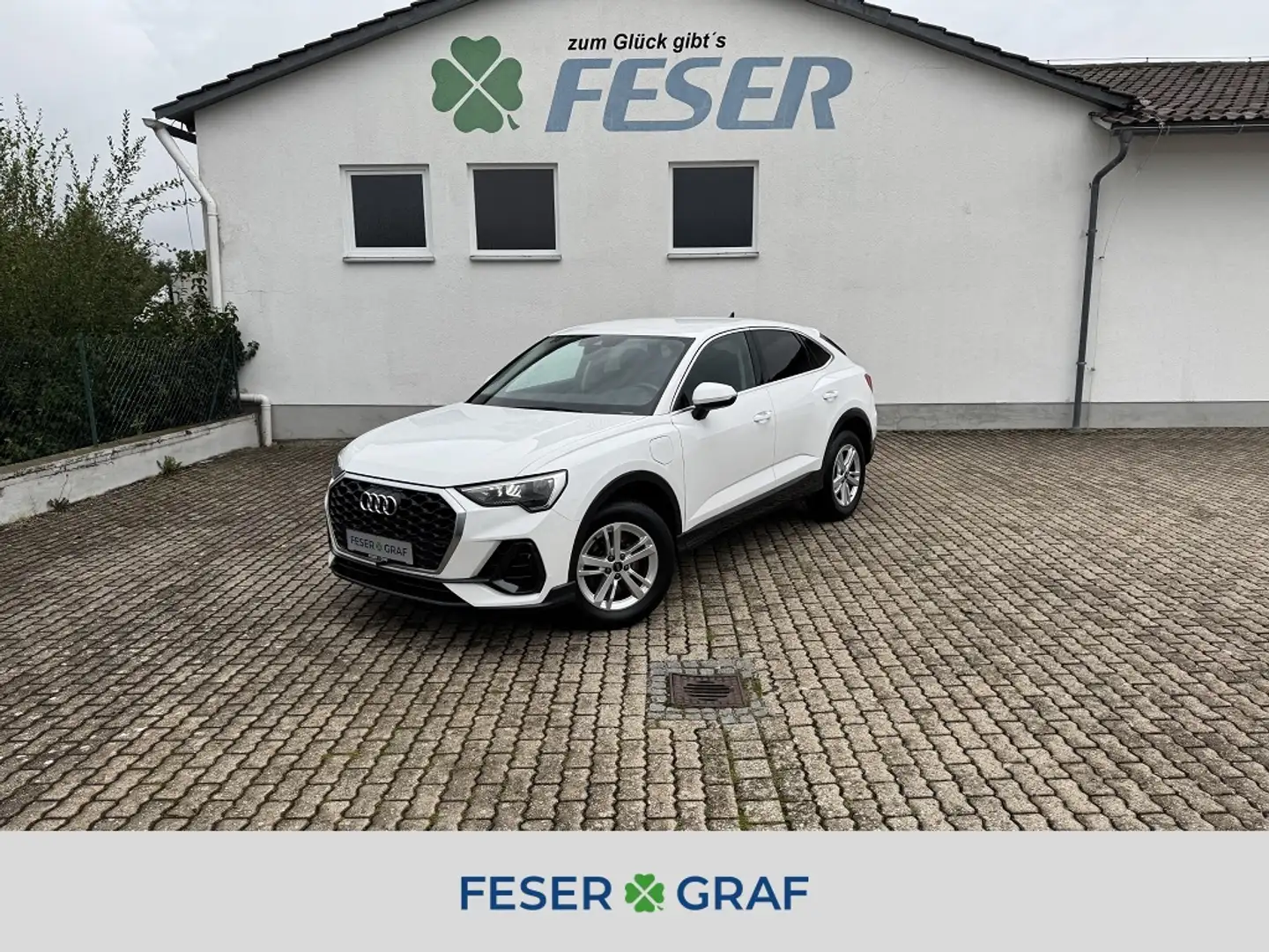 Audi Q3 Spb. 45 TFSIe S Tr. NAVI SHZ PDC Weiß - 1