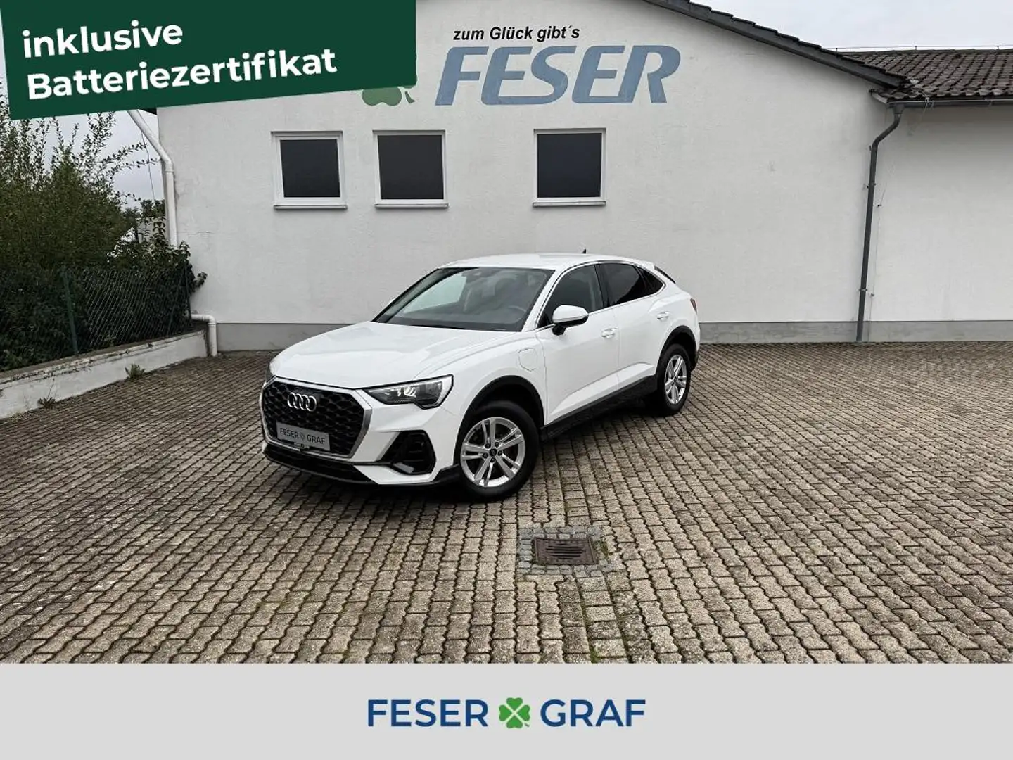 Audi Q3 Spb. 45 TFSIe S Tr. NAVI SHZ PDC Blanc - 1