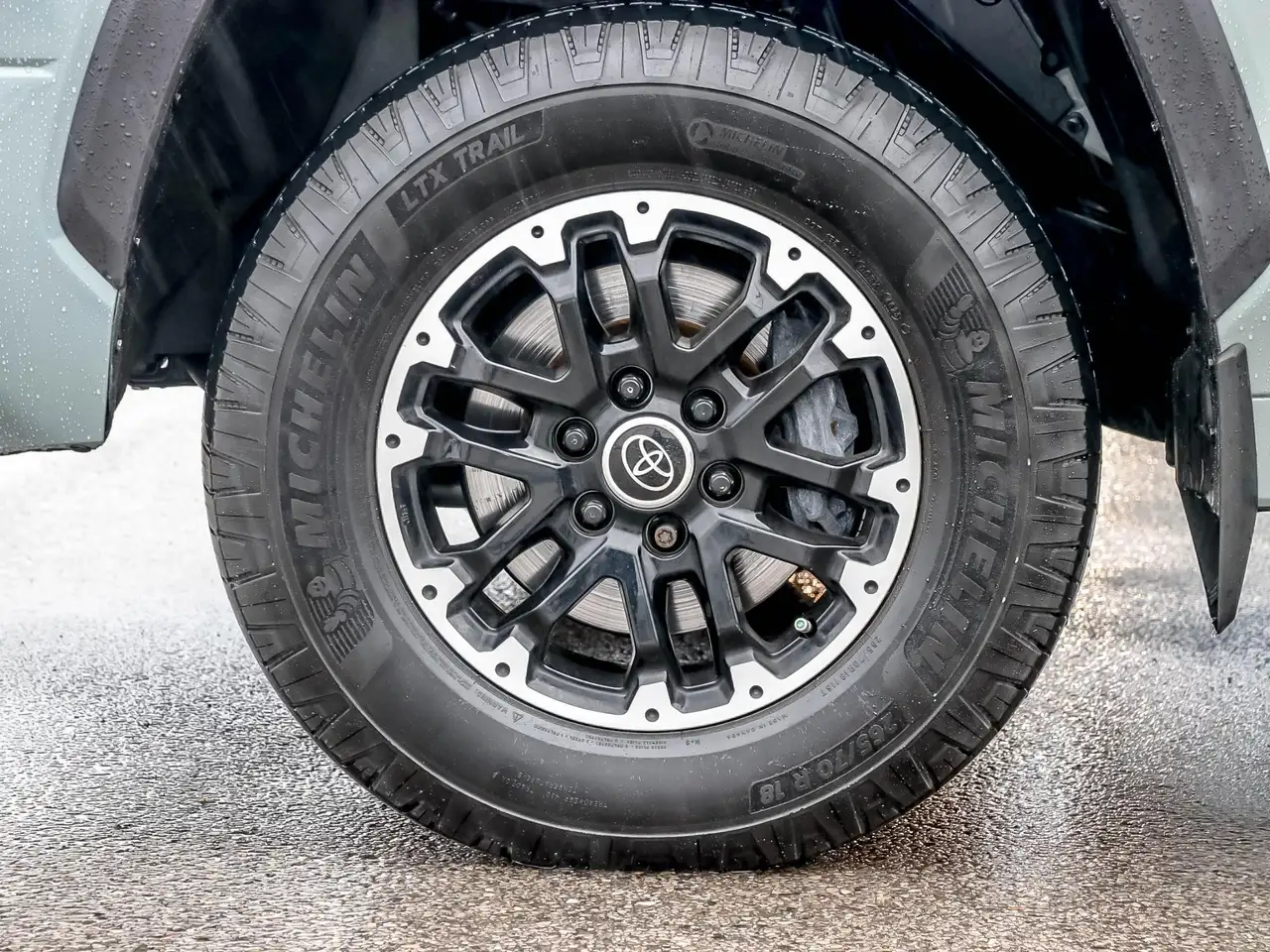 Toyota Tundra снимка Toyota Tundra