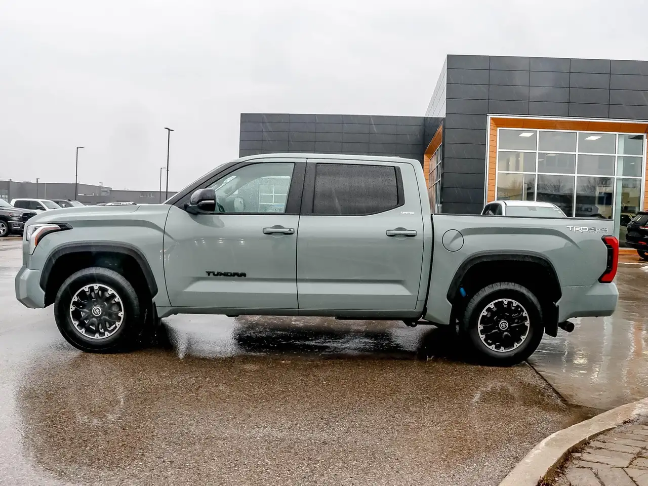 Toyota Tundra снимка Toyota Tundra
