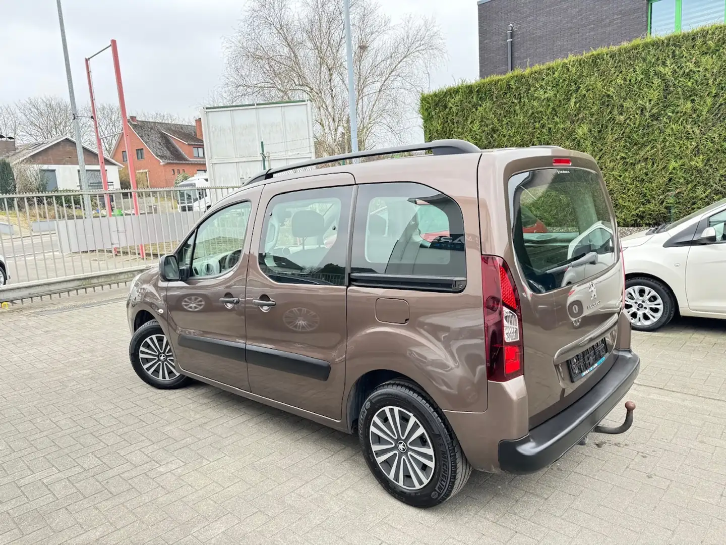 Peugeot Partner Tepee 1.6i Active - Airco ** 1 JAAR GARANTIE ** !! Brun - 2