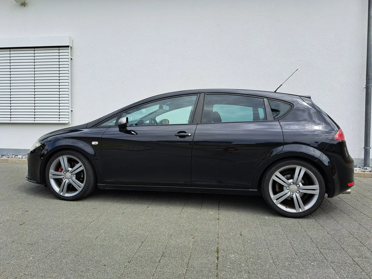 SEAT Leon Leon 2.0TDI 230PS FR TÜV neu Schwarz - 1