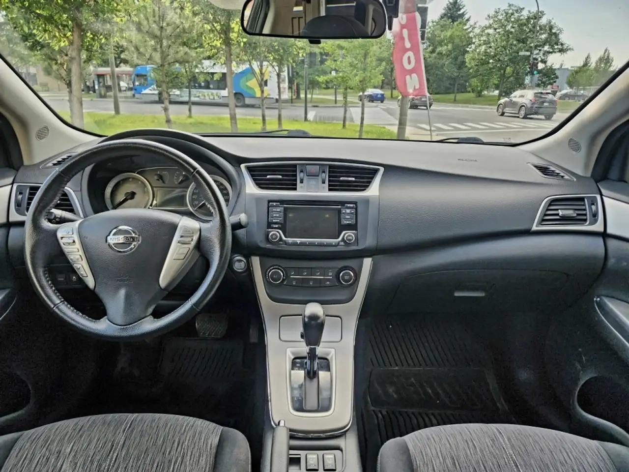 Nissan Sentra снимка Nissan Sentra