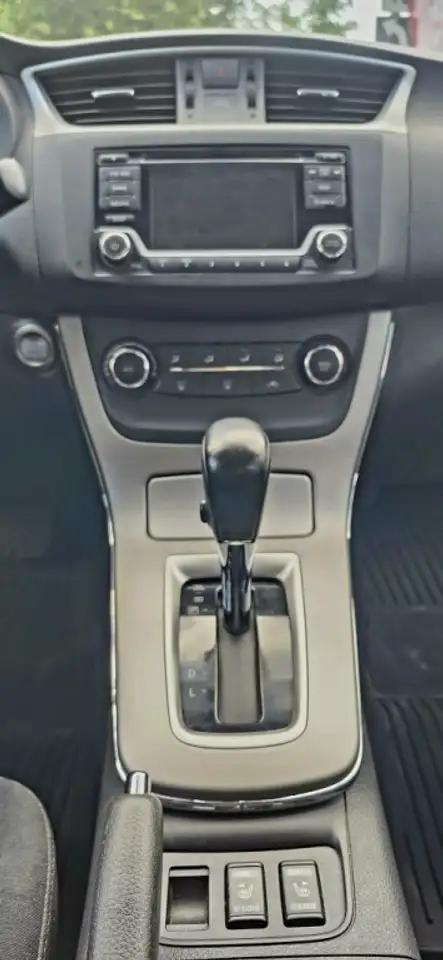 Nissan Sentra снимка Nissan Sentra