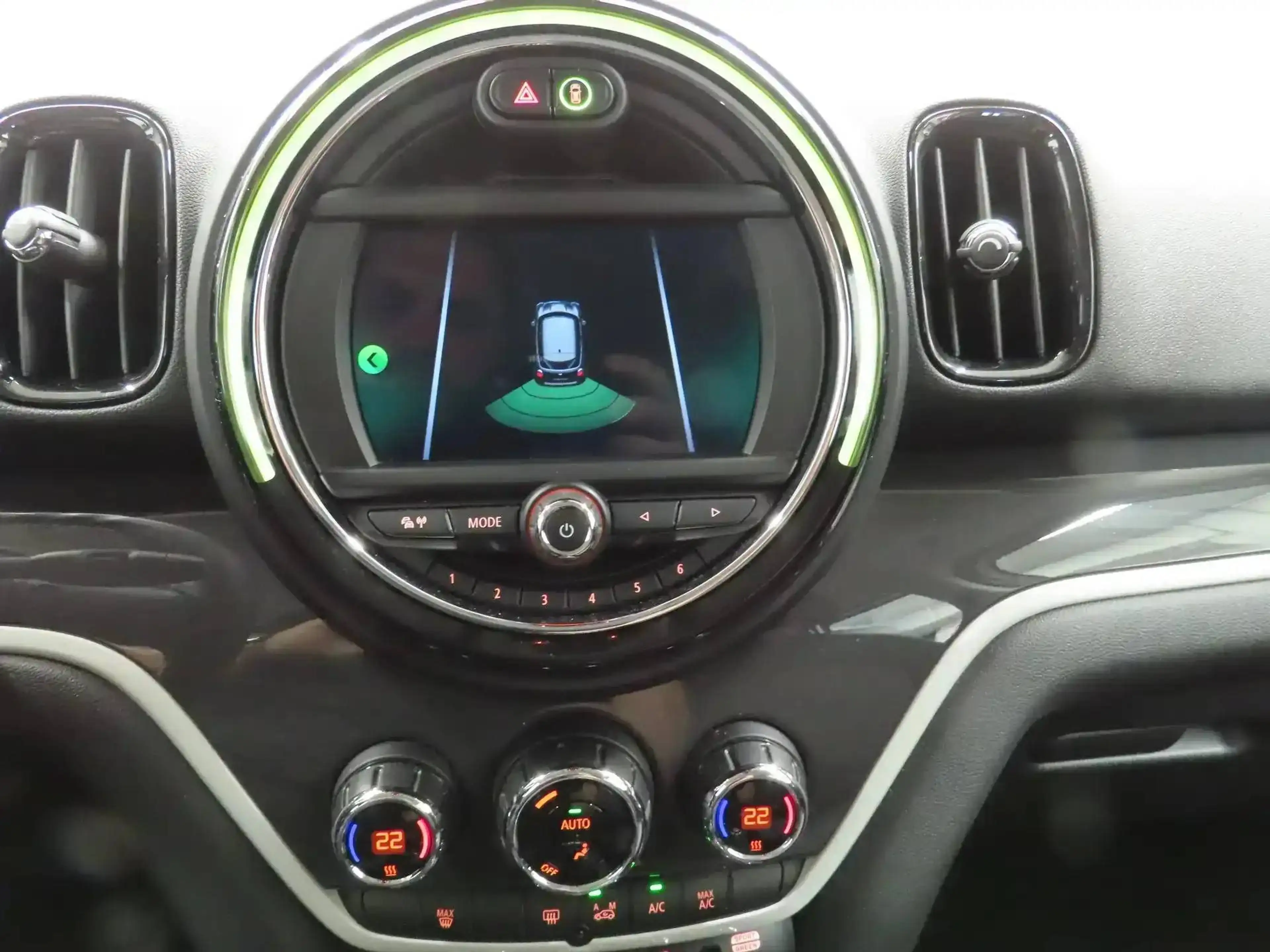 MINI Cooper SE Countryman ALL4 PlugIn NAVI PRO-VISUAL BOOST-CRUISE-PARKING — photo 13