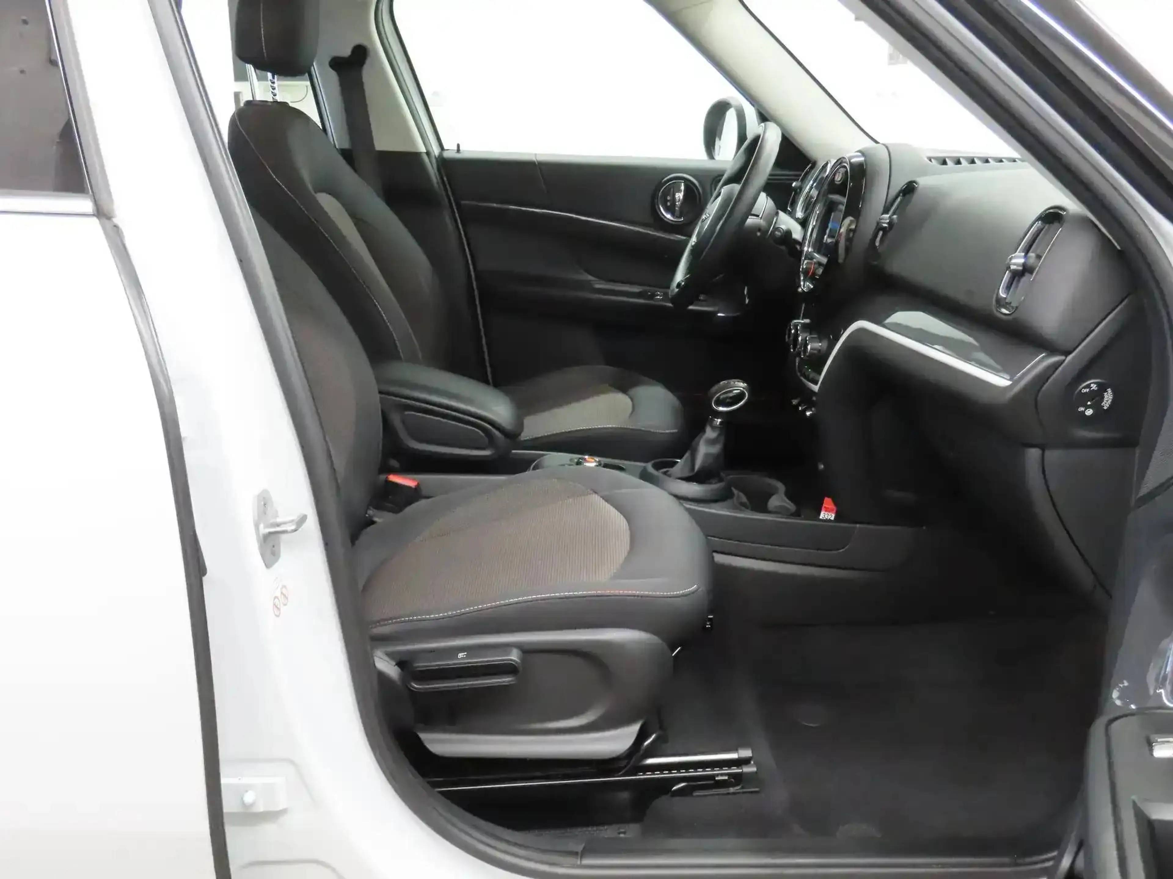 MINI Cooper SE Countryman ALL4 PlugIn NAVI PRO-VISUAL BOOST-CRUISE-PARKING — photo 8