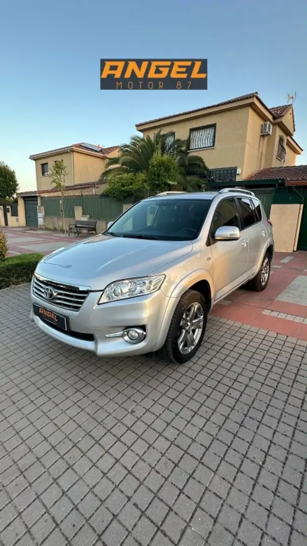 Toyota RAV 4 2.2D-CAT Executive Cross Sport Aut. Plateado - 1