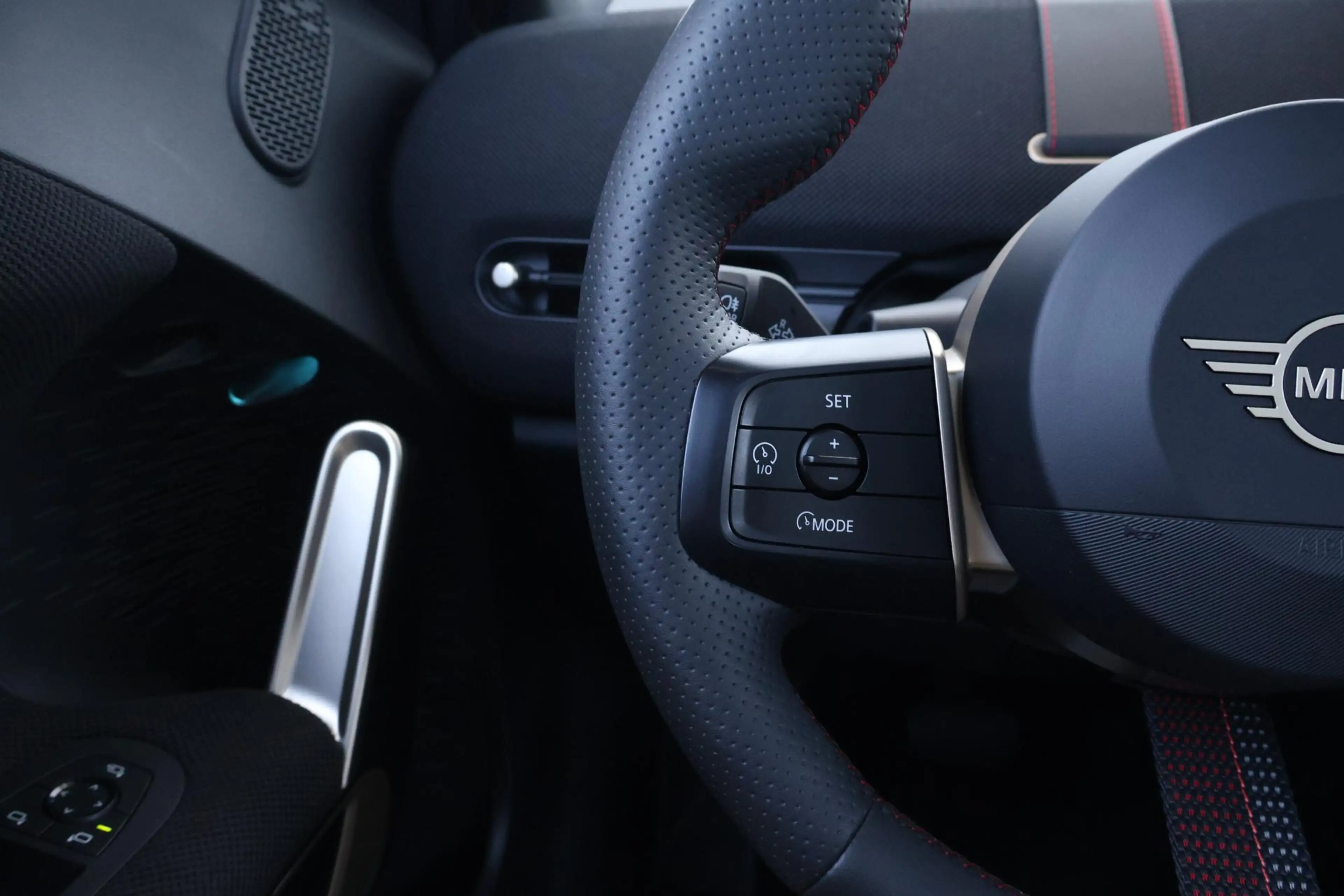 MINI Aceman SE John Cooper Works M 54.2 kWh | Panoramadak | He — photo 11