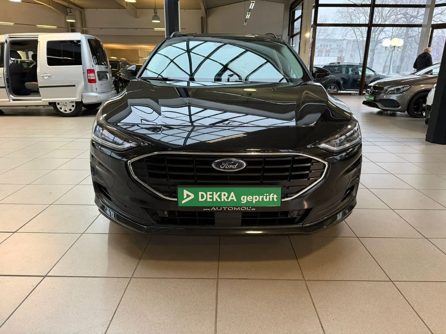 Ford Focus Turnier Cool & Connect, Navi, SHZ Noir - 2