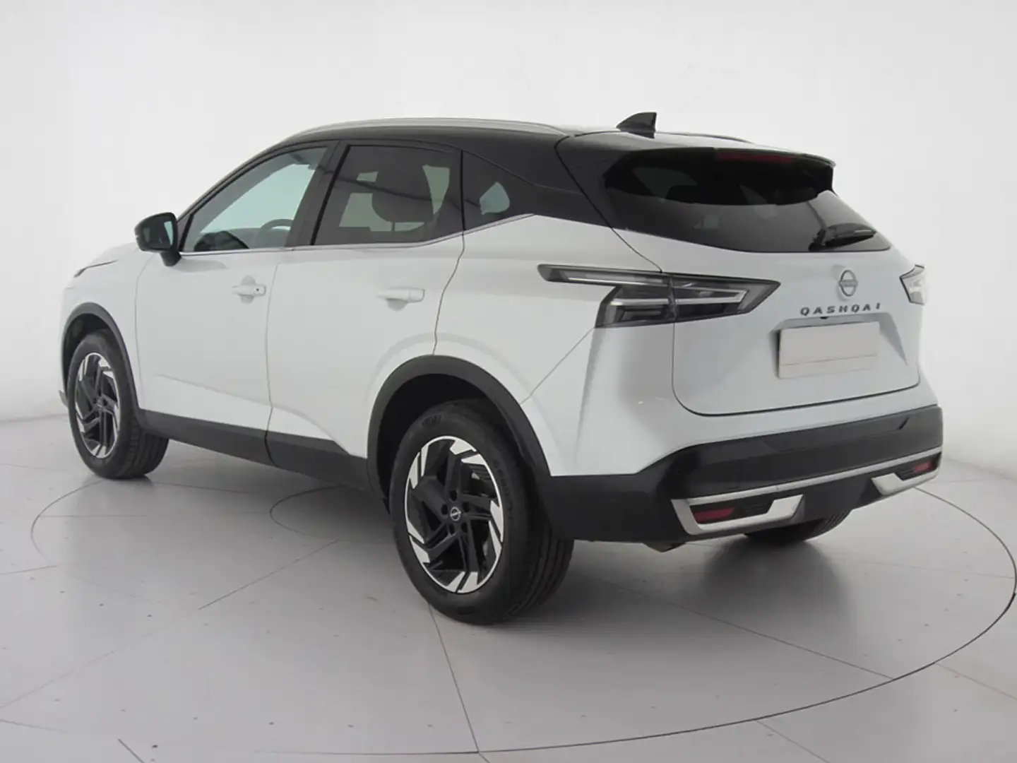 Nissan Qashqai 1.3 DIG-T mHEV 12V N-Connecta 4x2 103kW - 2