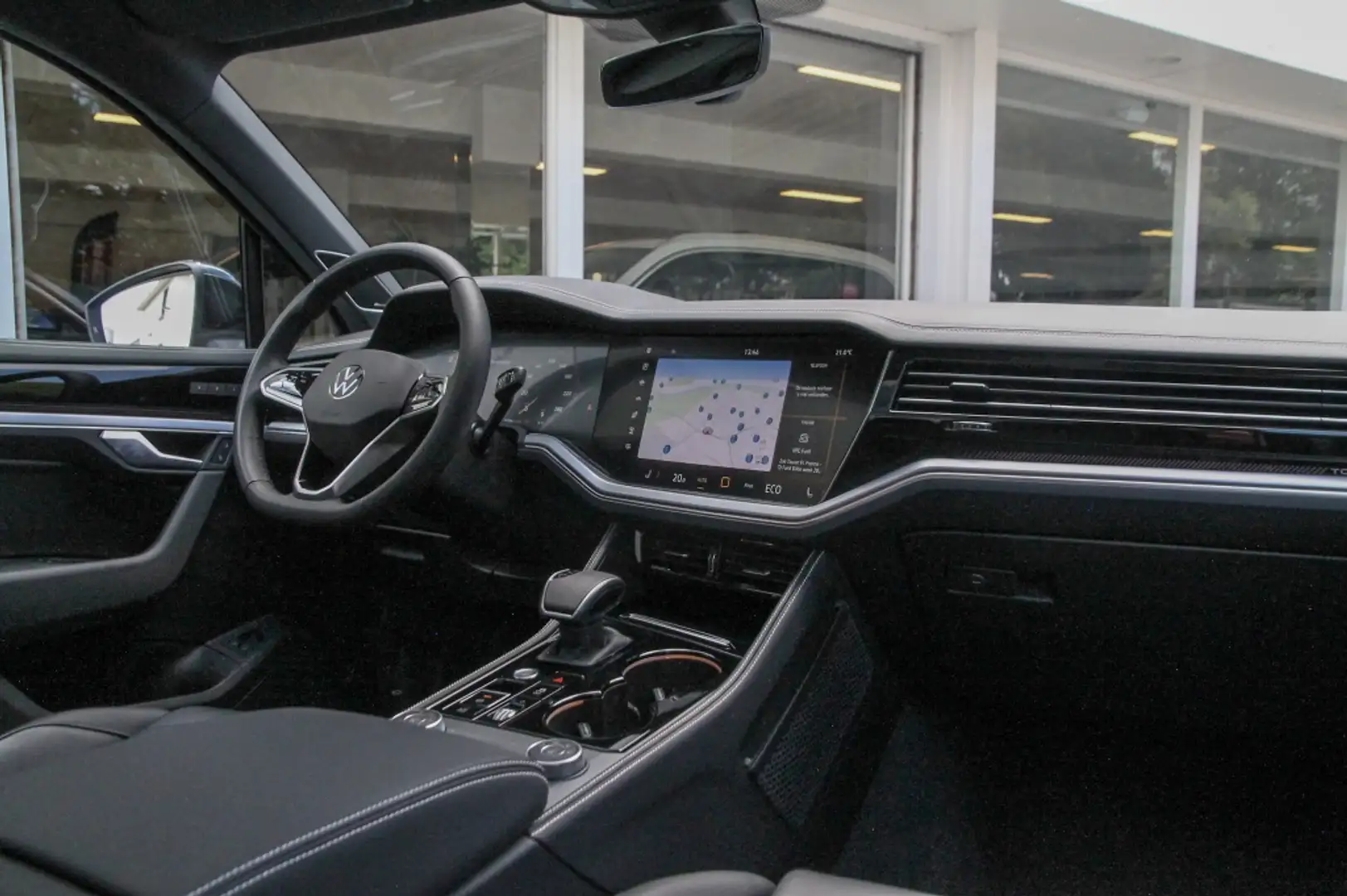 Volkswagen Touareg 3.0 TSi eHybrid 4M Elegance I Pano I ACC I Luchtve Zwart - 2