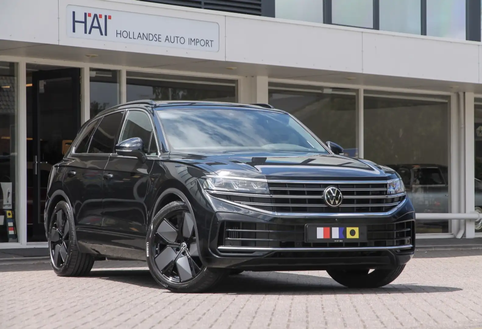 Volkswagen Touareg 3.0 TSi eHybrid 4M Elegance I Pano I ACC I Luchtve Zwart - 1