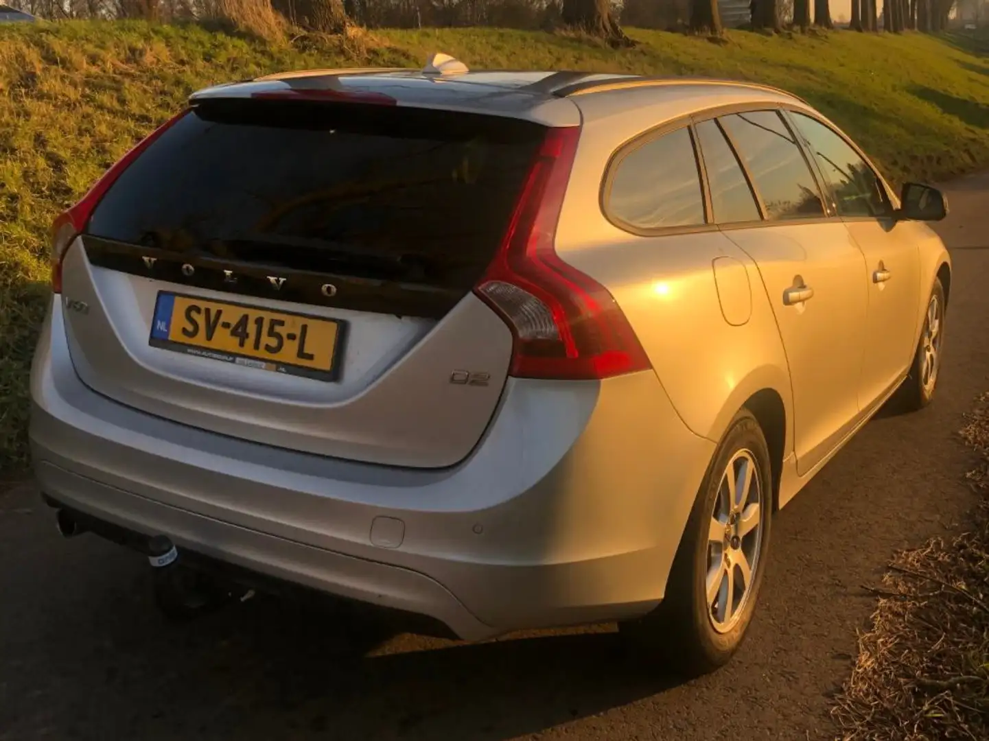 Volvo V60 V60 1.6 D2 Kinetic Zilver - 2