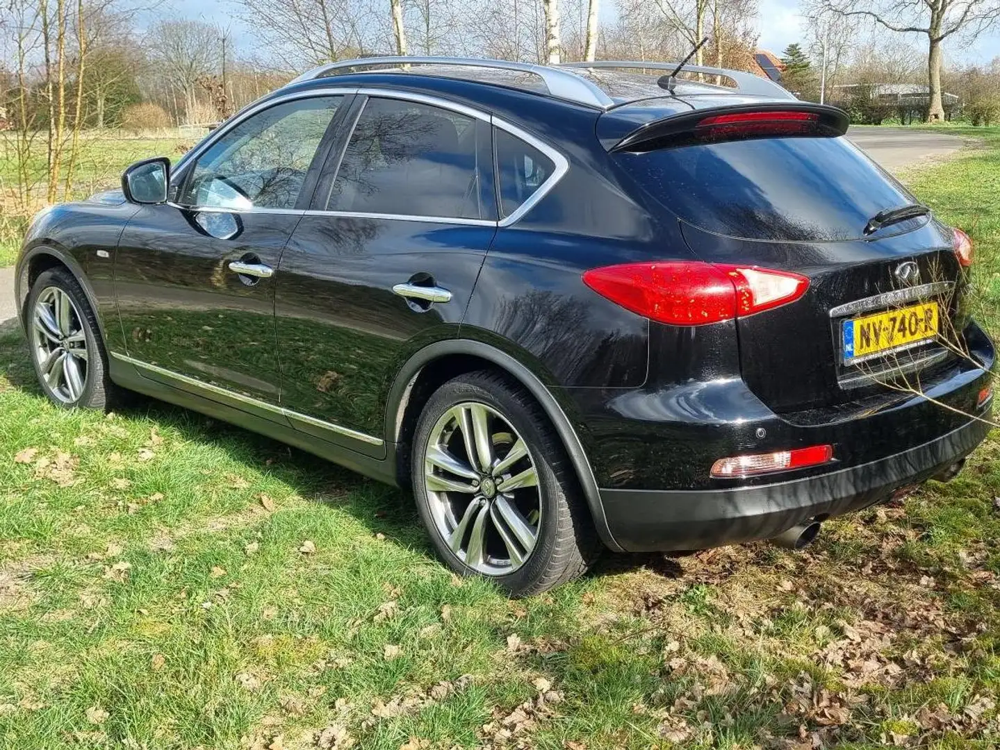 Infiniti EX30 30d GT Schwarz - 2