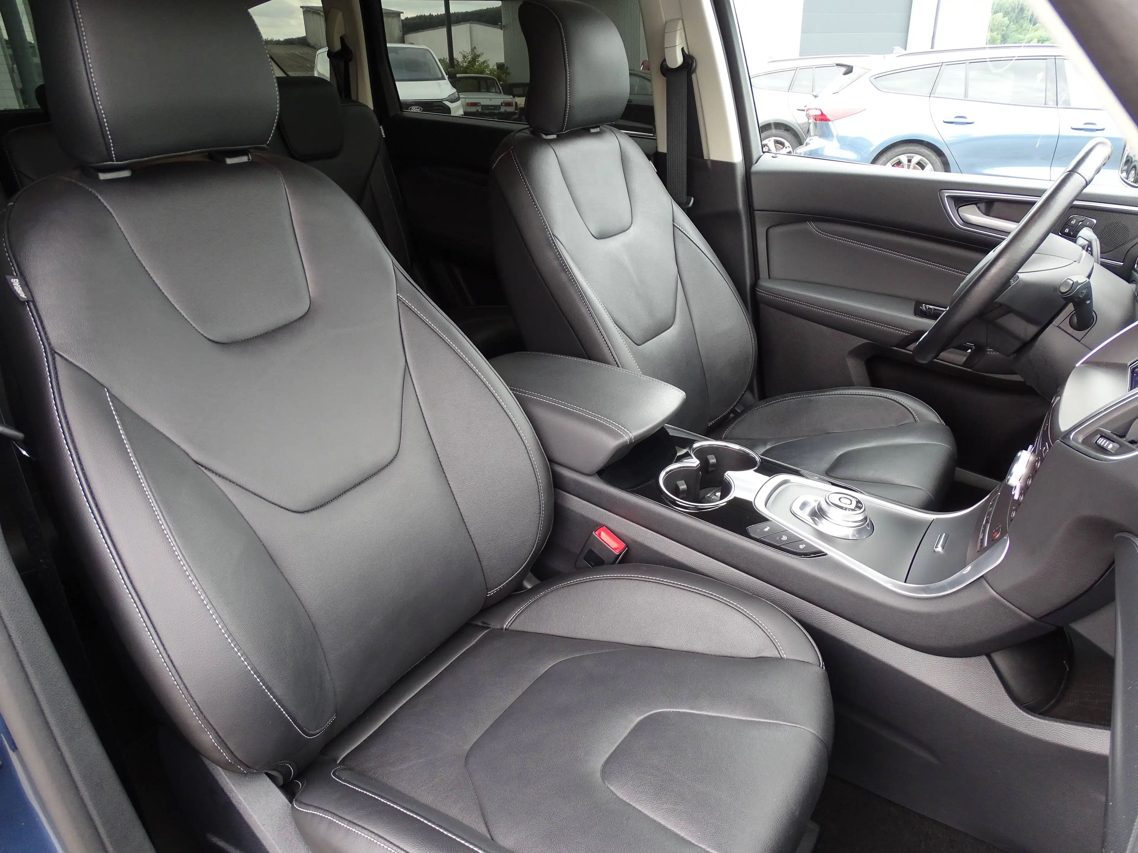 Ford S-Max Titanium — photo 10