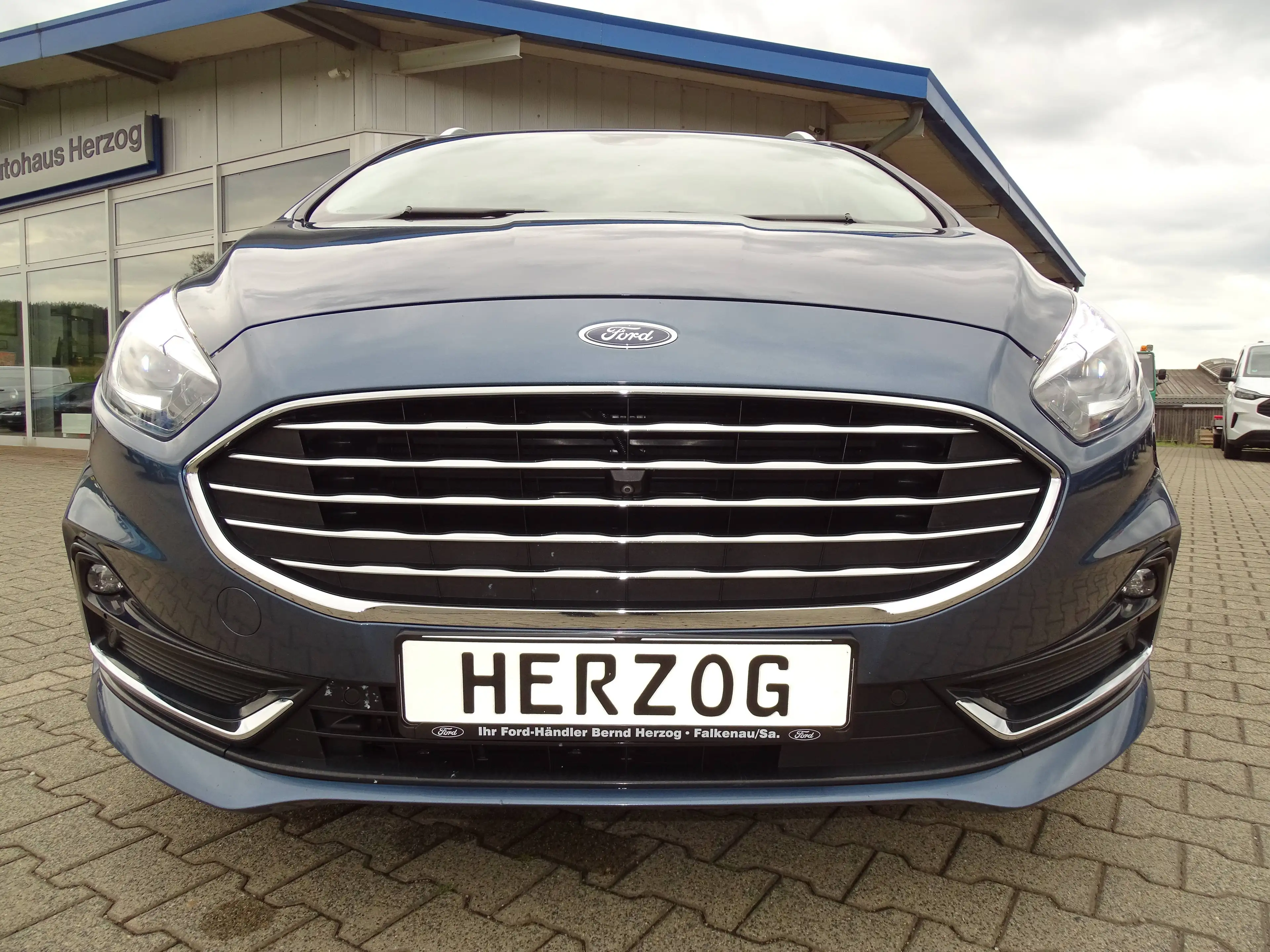 Ford S-Max Titanium — photo 7