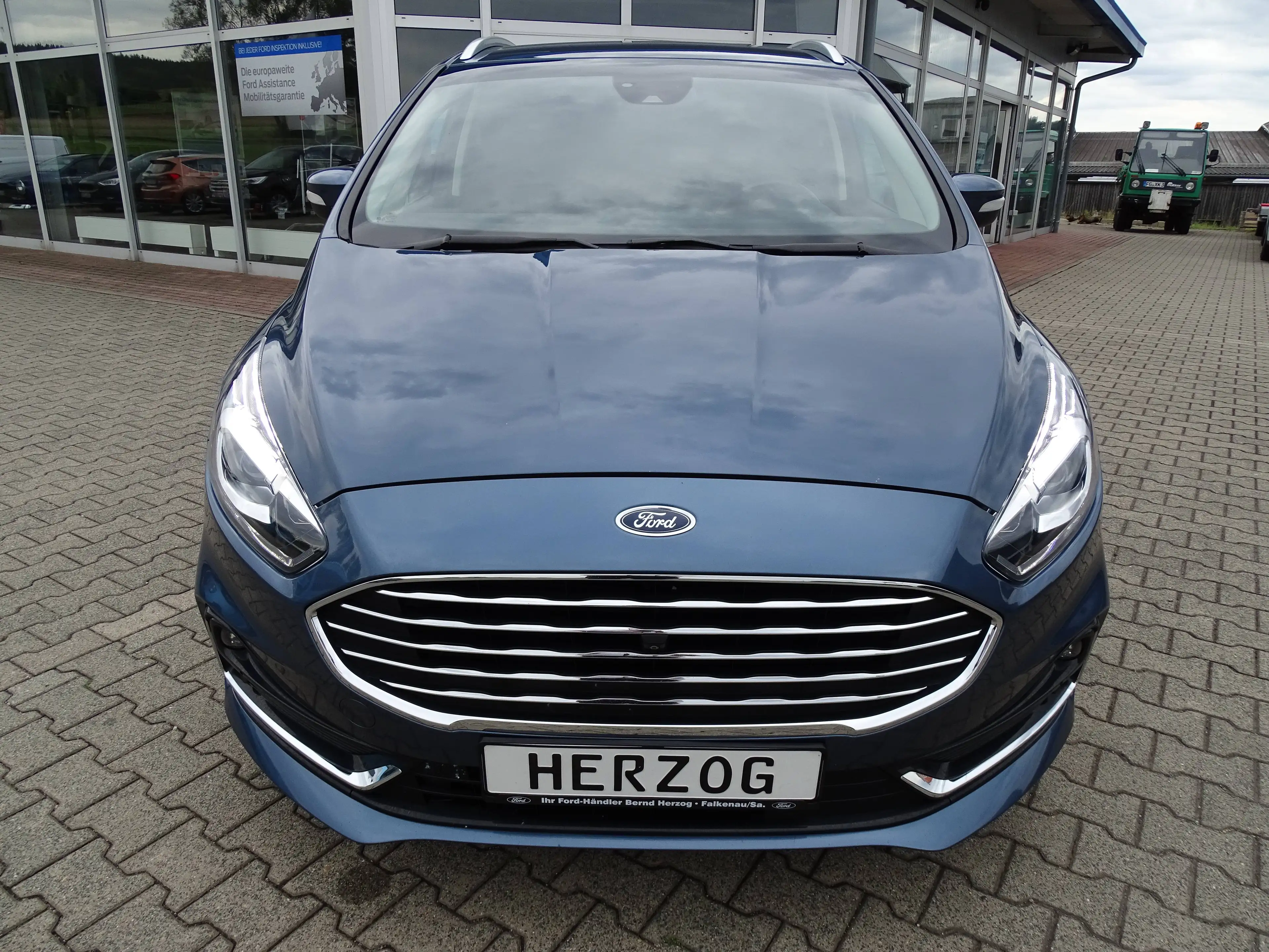 Ford S-Max Titanium — photo 6