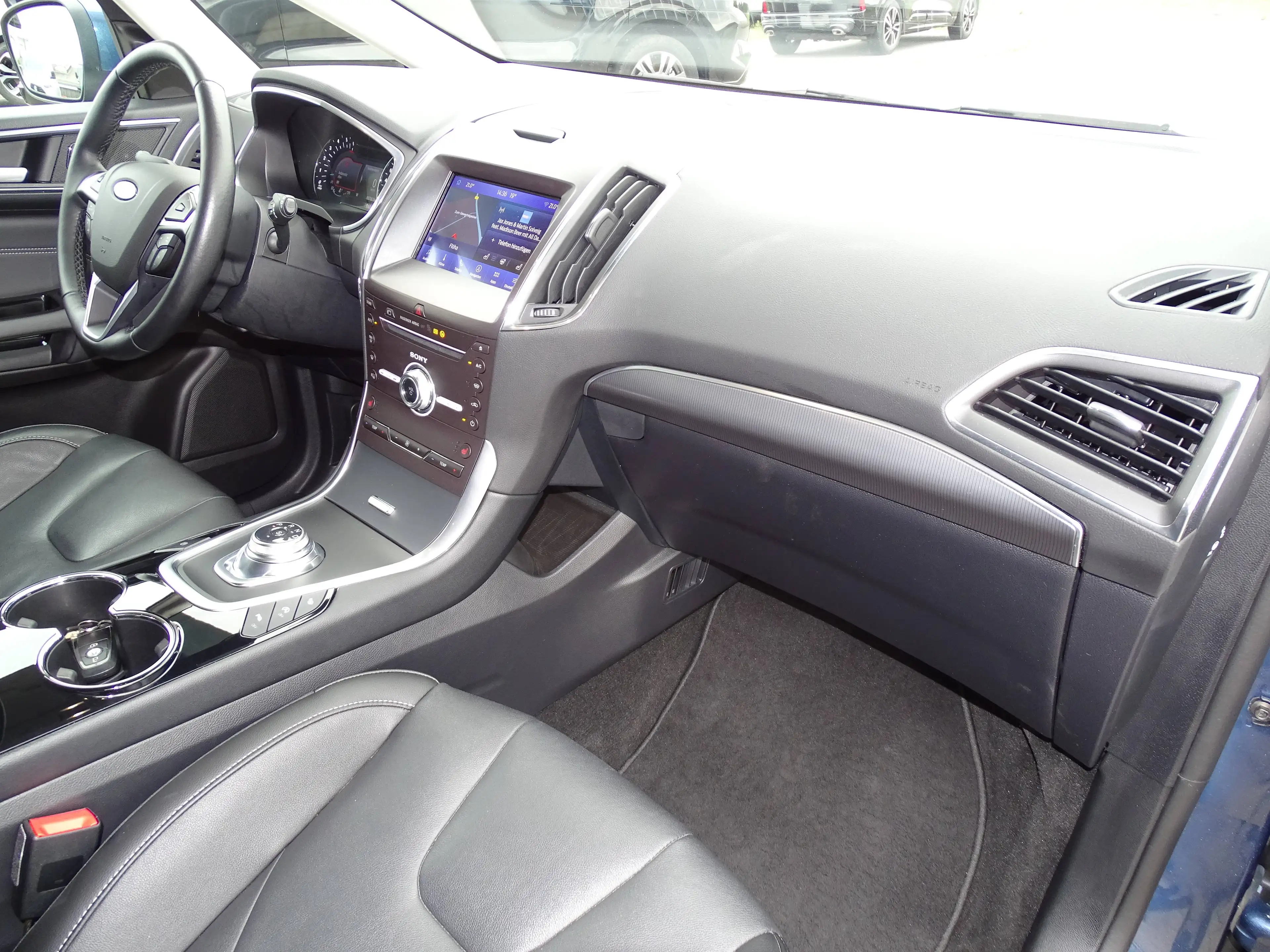 Ford S-Max Titanium — photo 8