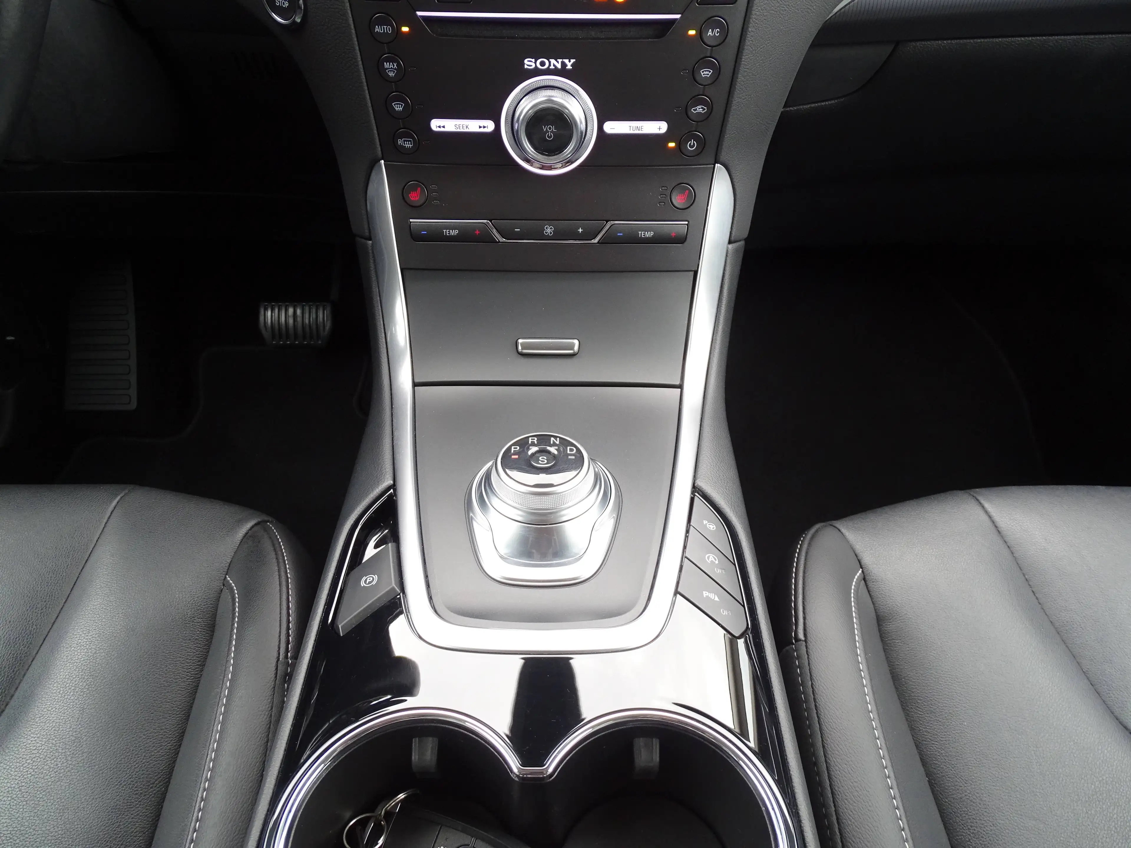 Ford S-Max Titanium — photo 15