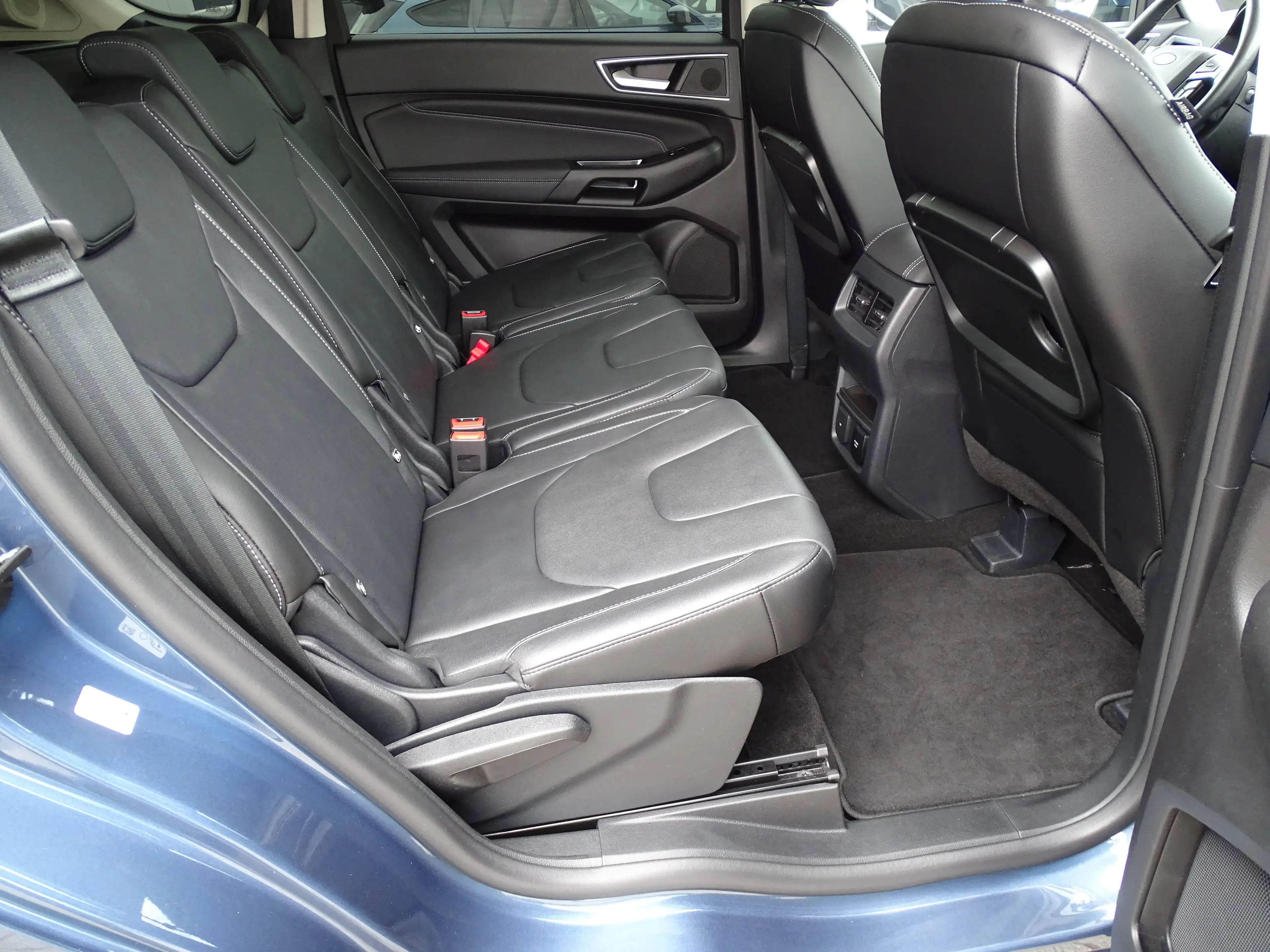 Ford S-Max Titanium — photo 11