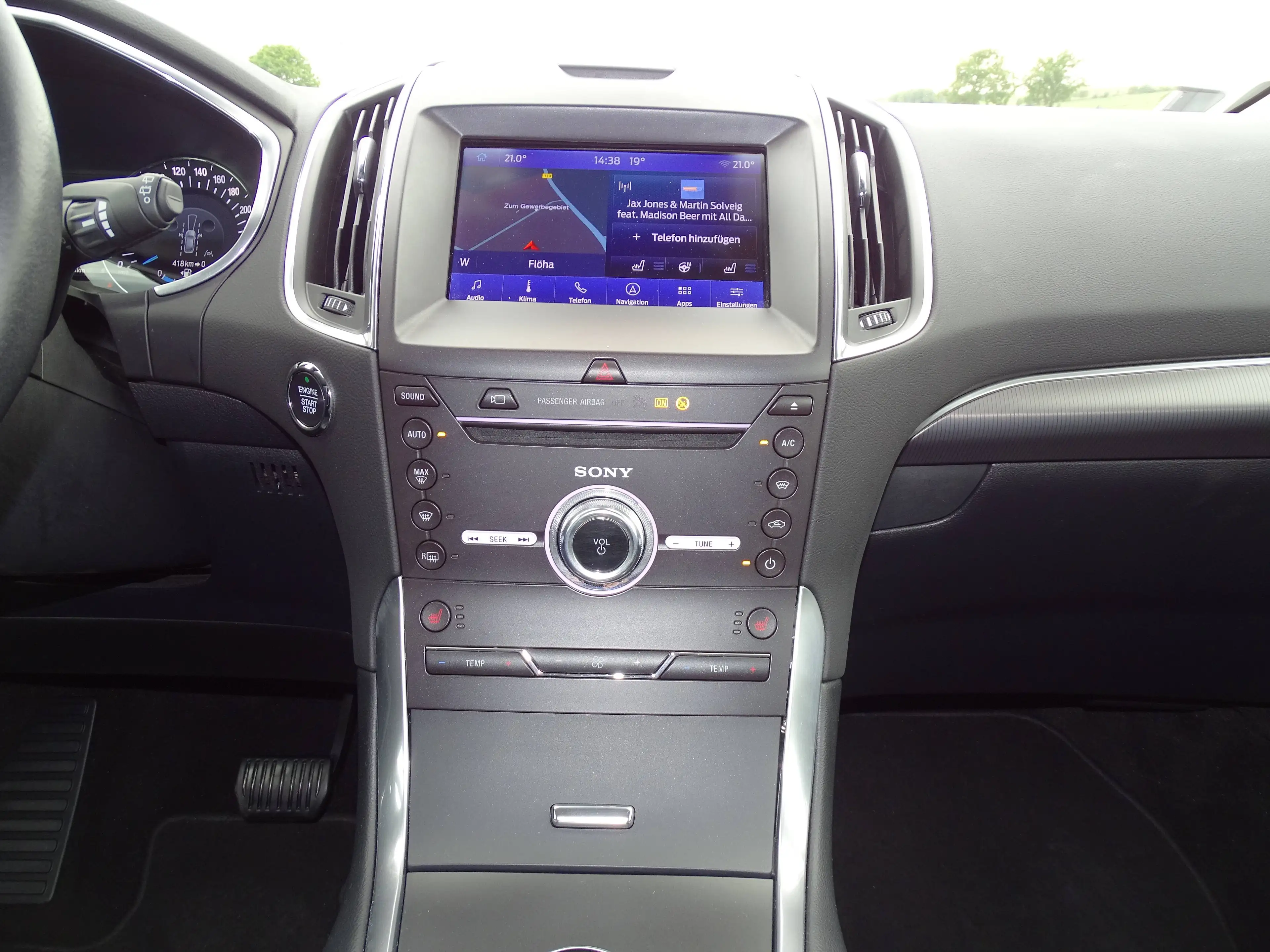 Ford S-Max Titanium — photo 14