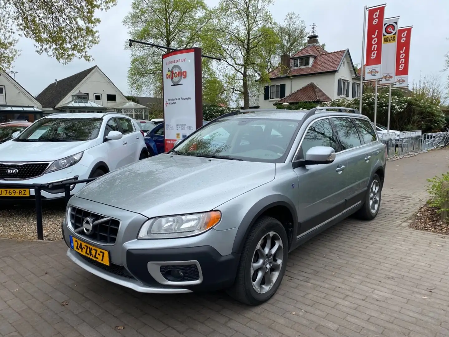 Volvo XC70 2.4 D5 AWD AUTOMAAT 4X4 / LEDER / NAVI / TREKHAAK Gris - 1