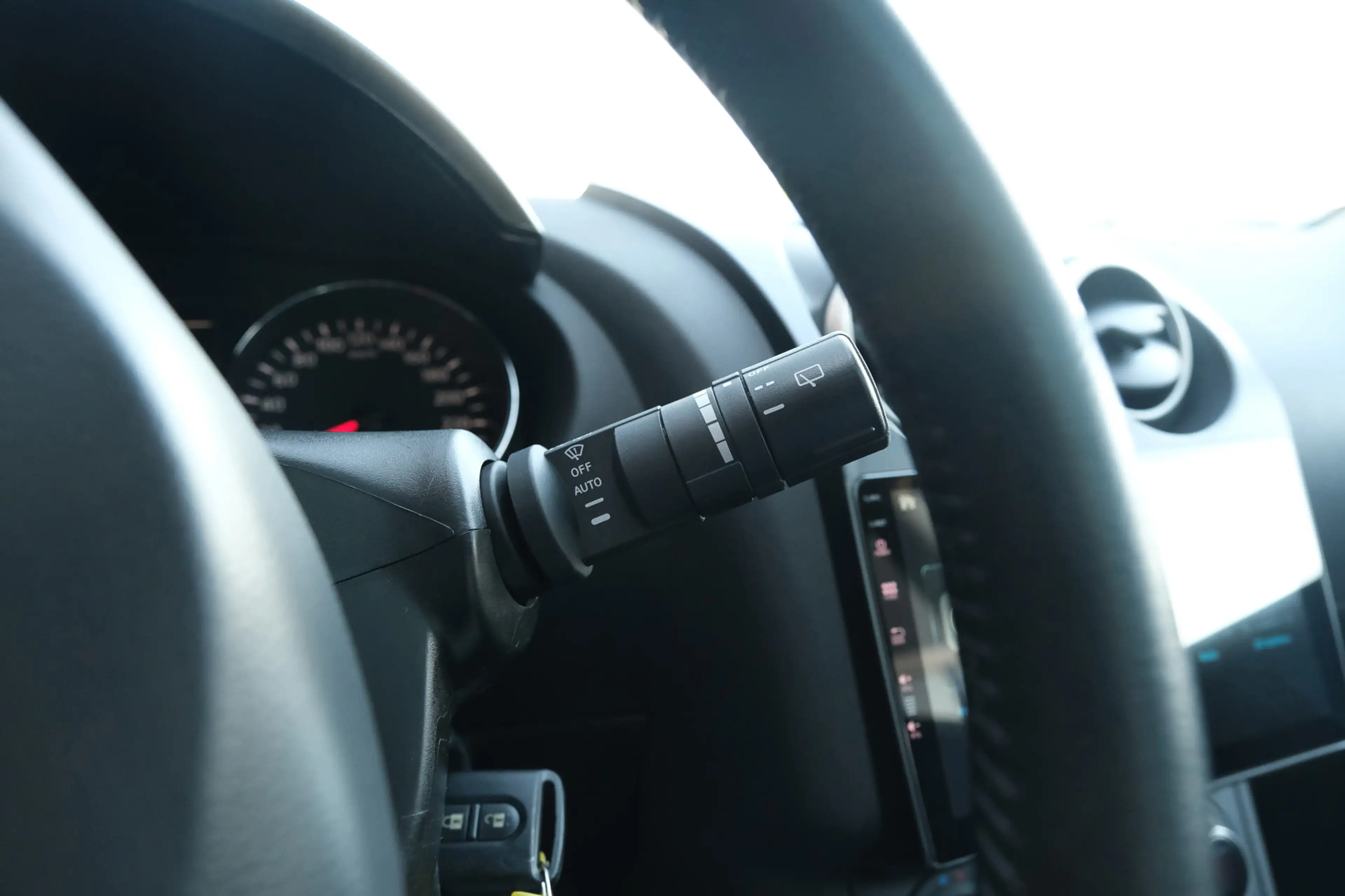 Nissan Qashqai+2 2.0 Tekna — photo 11