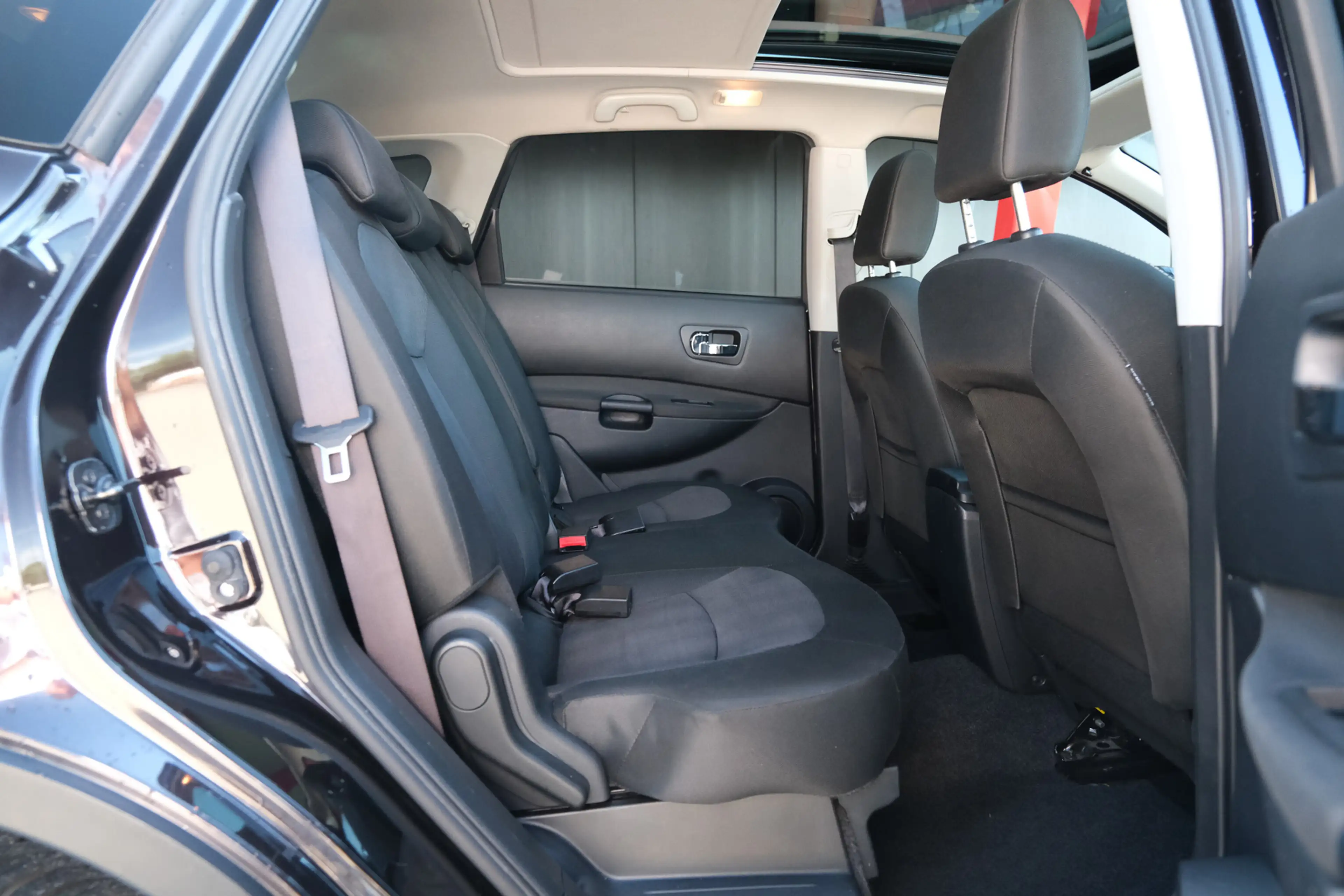 Nissan Qashqai+2 2.0 Tekna — photo 22