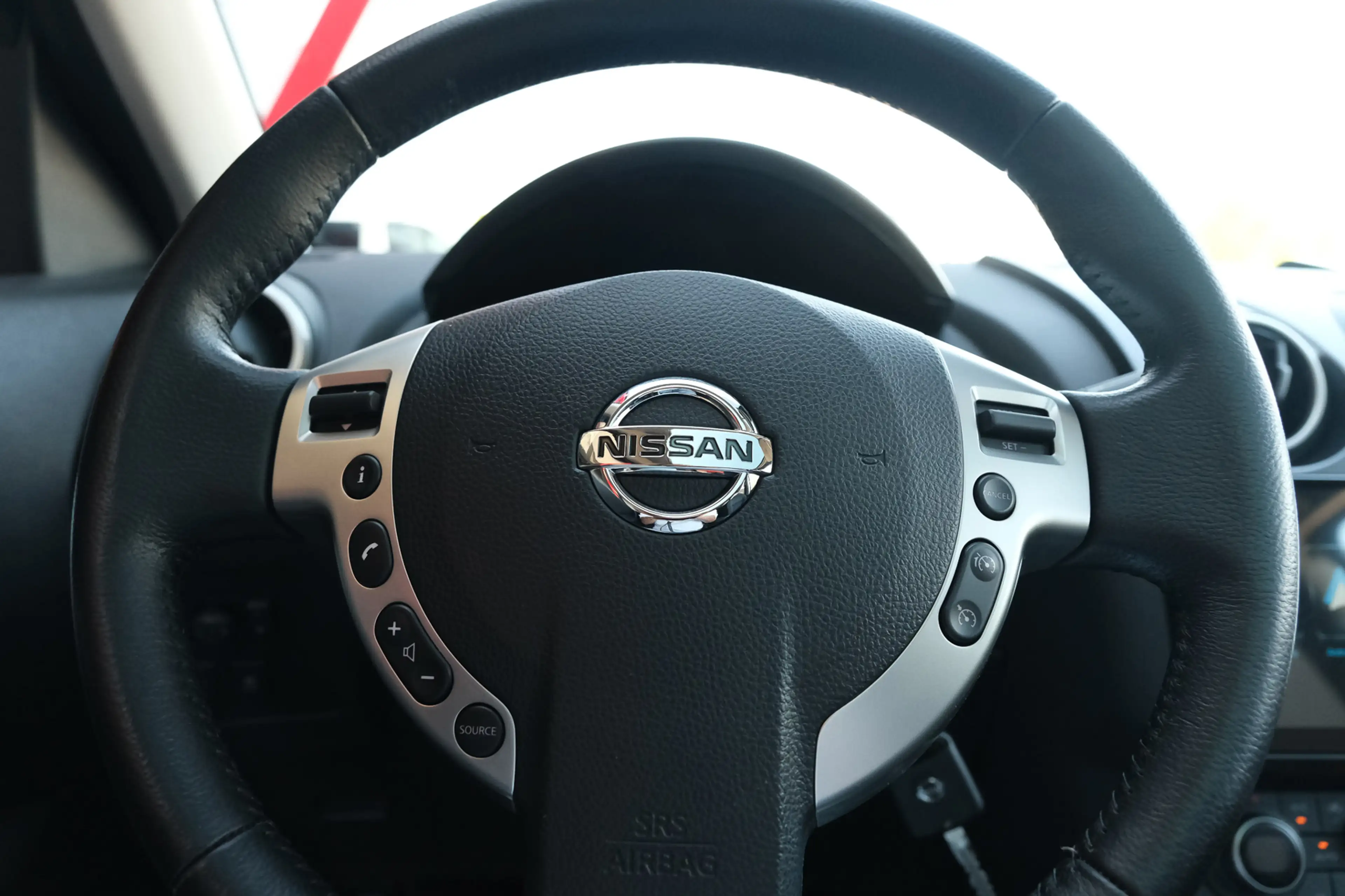 Nissan Qashqai+2 2.0 Tekna — photo 16