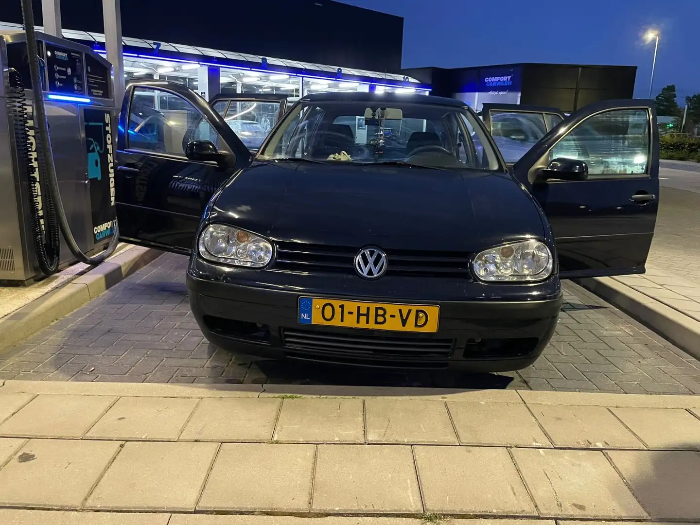 Volkswagen Golf 1.6 Special - 1