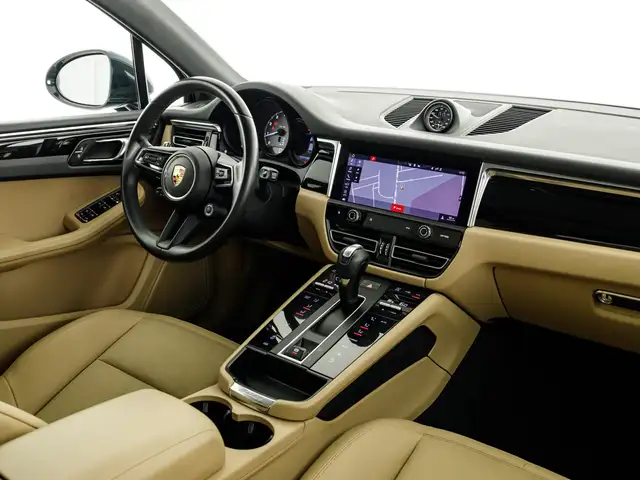Porsche Macan view 10