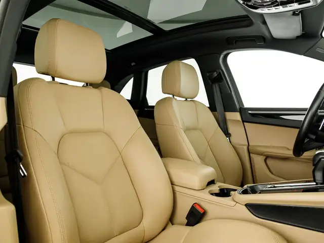 Porsche Macan view 14
