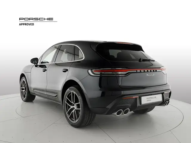 Porsche Macan view 3